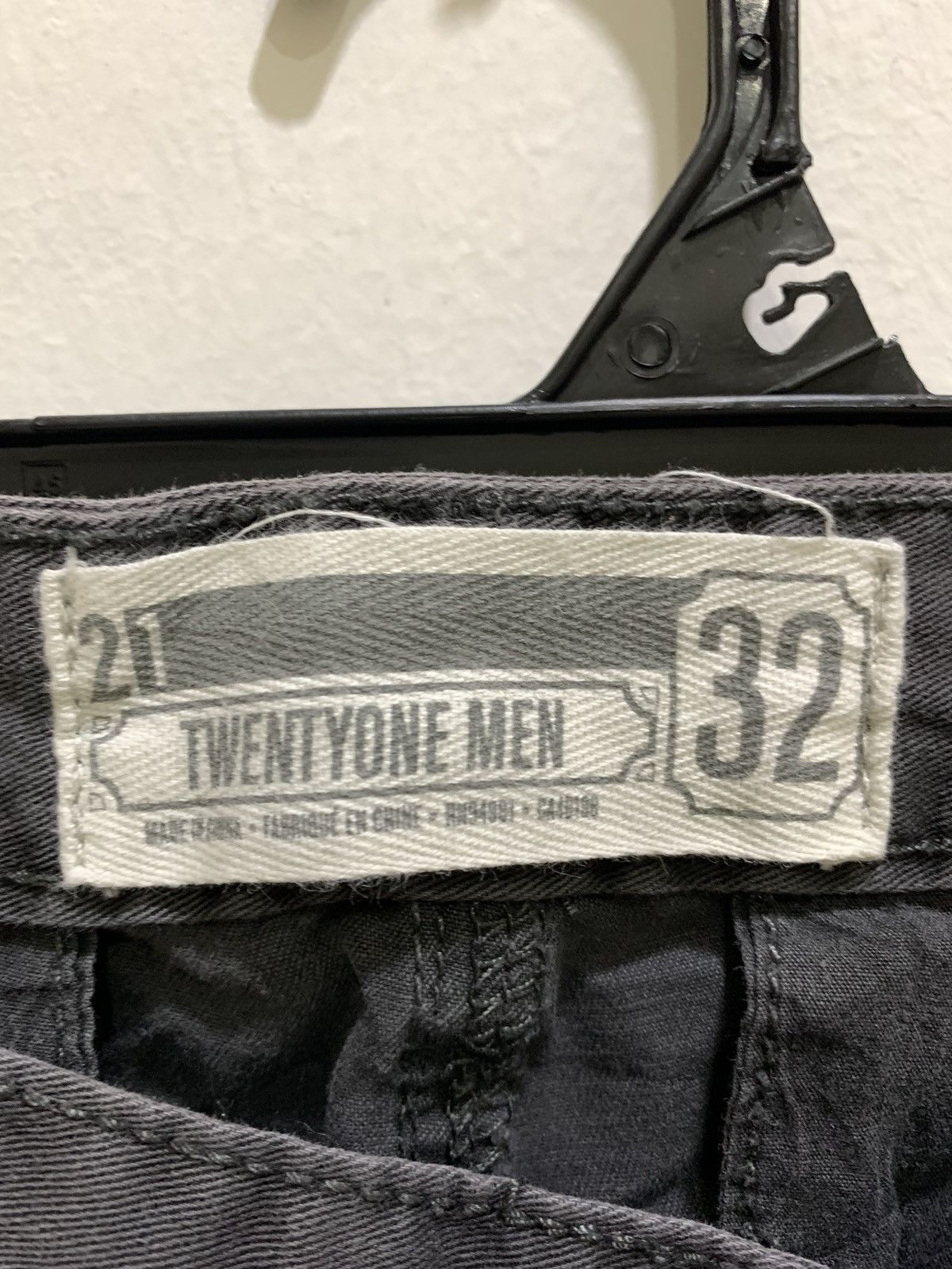 21 Men × Forever 21 × Seditionaries FOREVER 21 Slimfit Multipocket Tactical Utility Cargo Pant Size US 32 / EU 48 - 13 Thumbnail