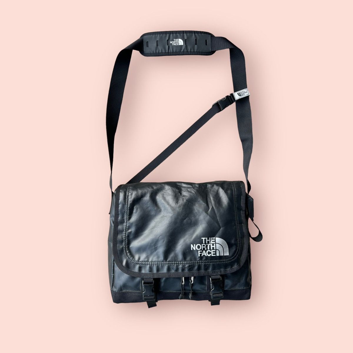 RARE THE NORTH FACE WATERPROOF CROSSBODY MESSENGER BAG