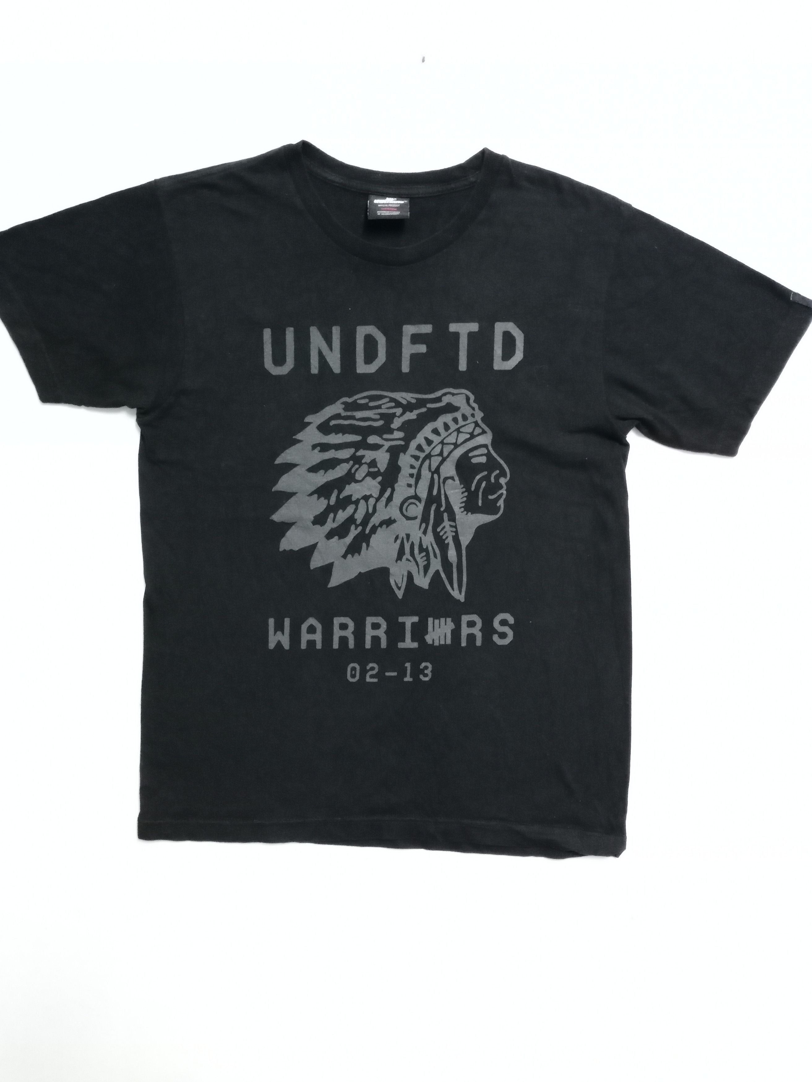 Undefeated × Vintage 💥BESTOFFER💥Vintage Undefeated Red Indian Warriors T-shirt Size US M / EU 48-50 / 2 - 1 Thumbnail