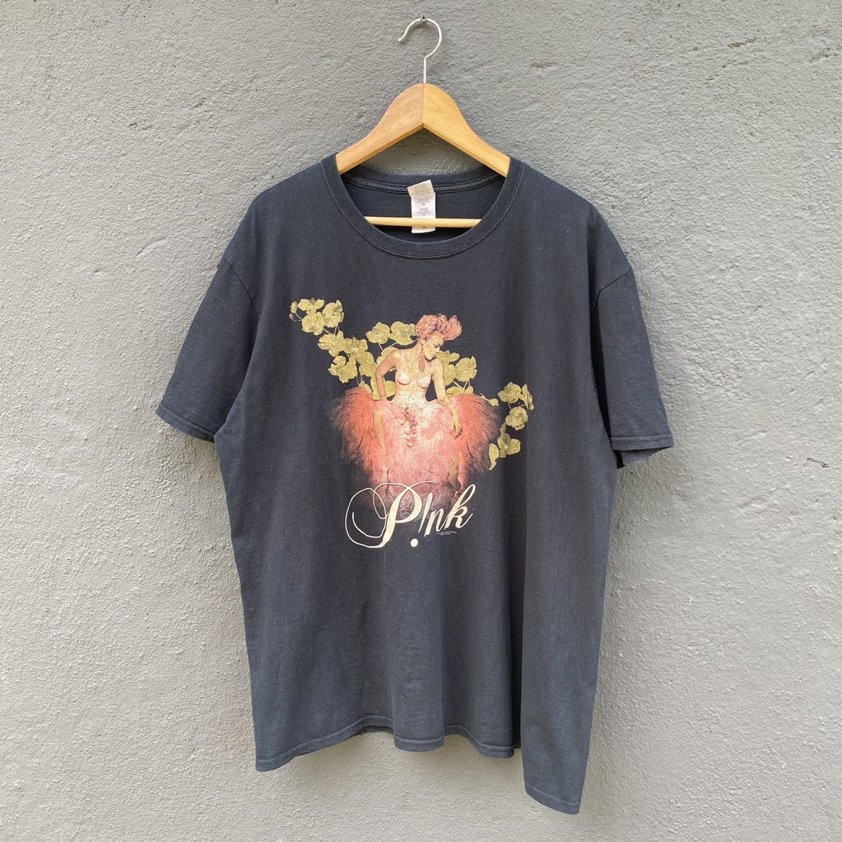 Band Tees Thrashed Faded Vintage Y2K Pink American Singer ERD GRUNGE T Size US XL / EU 56 / 4 - 2 Thumbnail