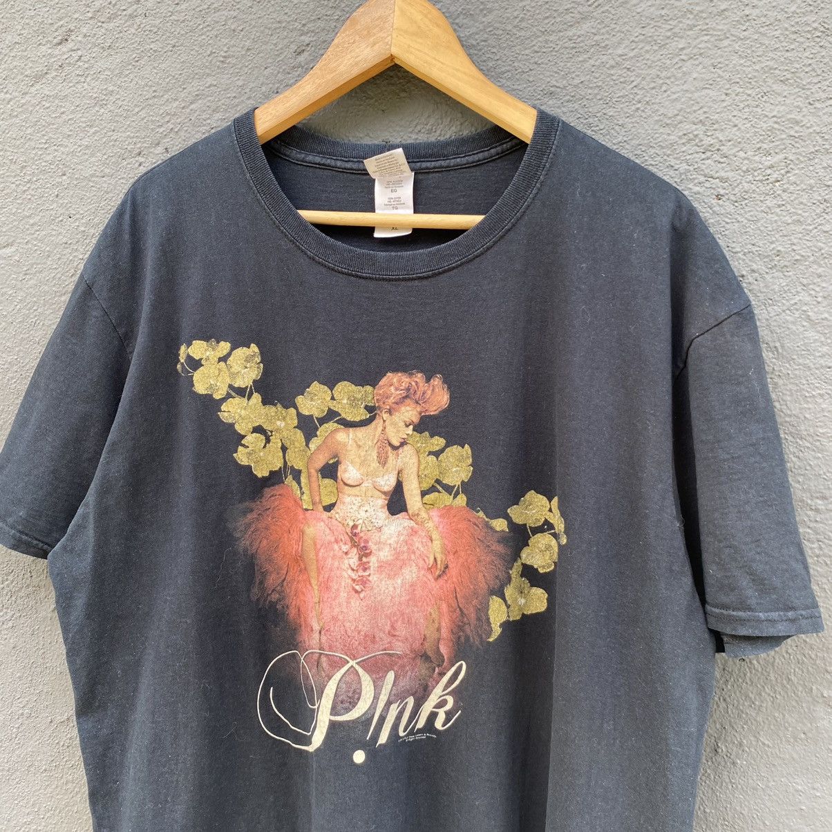 Band Tees Thrashed Faded Vintage Y2K Pink American Singer ERD GRUNGE T Size US XL / EU 56 / 4 - 1 Thumbnail