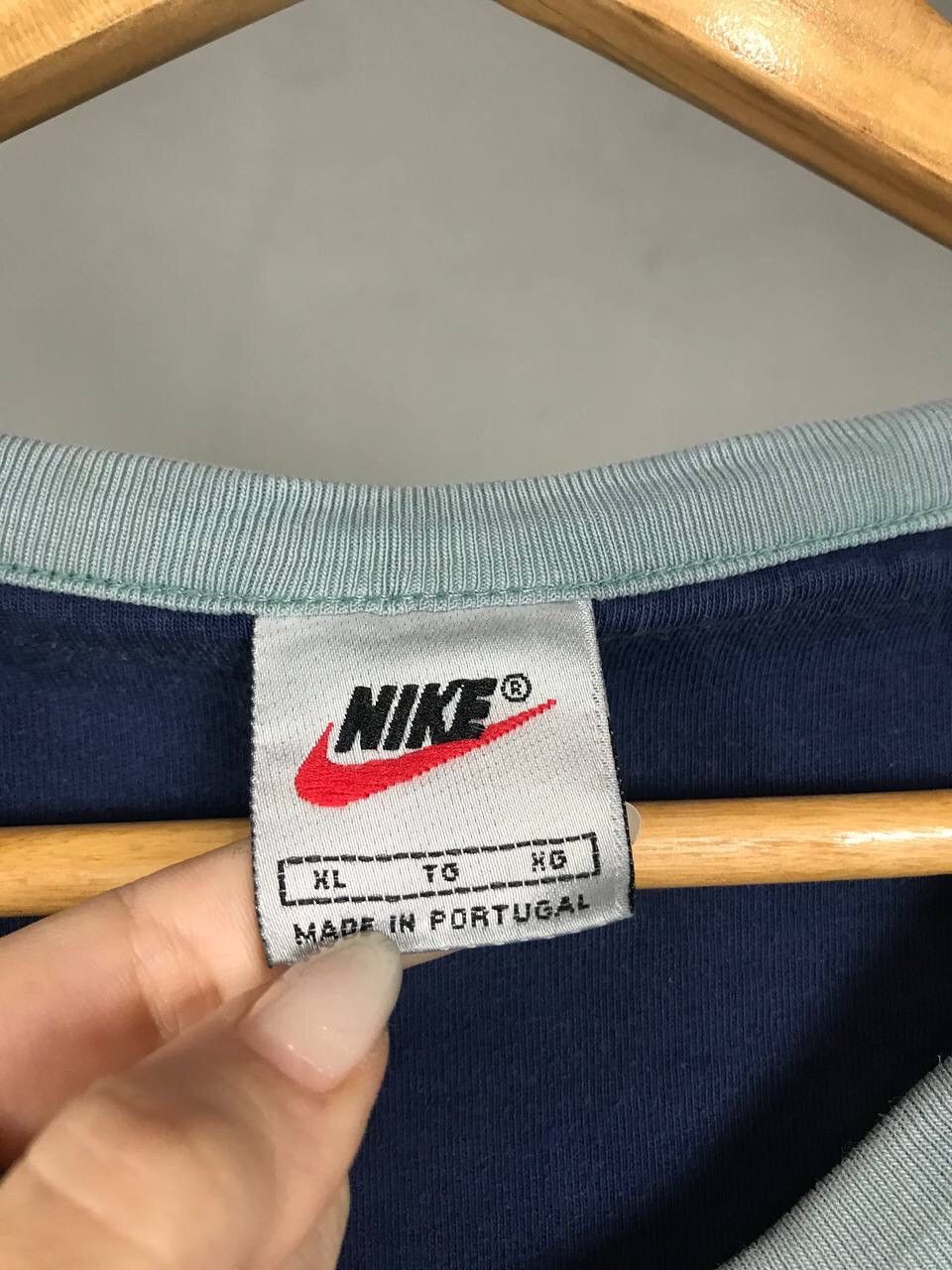 Vintage Nike air swoosh vintage center logo tee Size US XL / EU 56 / 4 - 4 Thumbnail