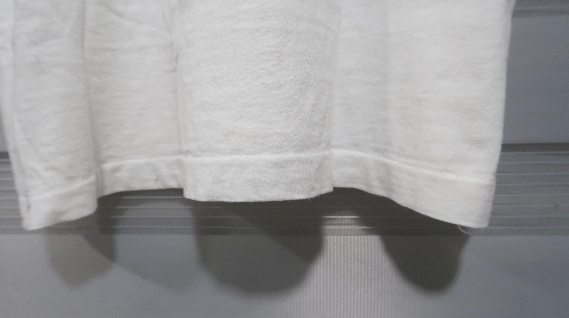 Fruit Of The Loom Vintage Robert Lyn Nelson Maui Tee – Fruit of the Loom Size US L / EU 52-54 / 3 - 13 Thumbnail