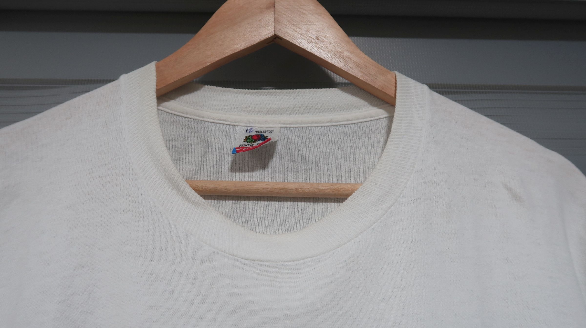 Fruit Of The Loom Vintage Robert Lyn Nelson Maui Tee – Fruit of the Loom Size US L / EU 52-54 / 3 - 6 Thumbnail