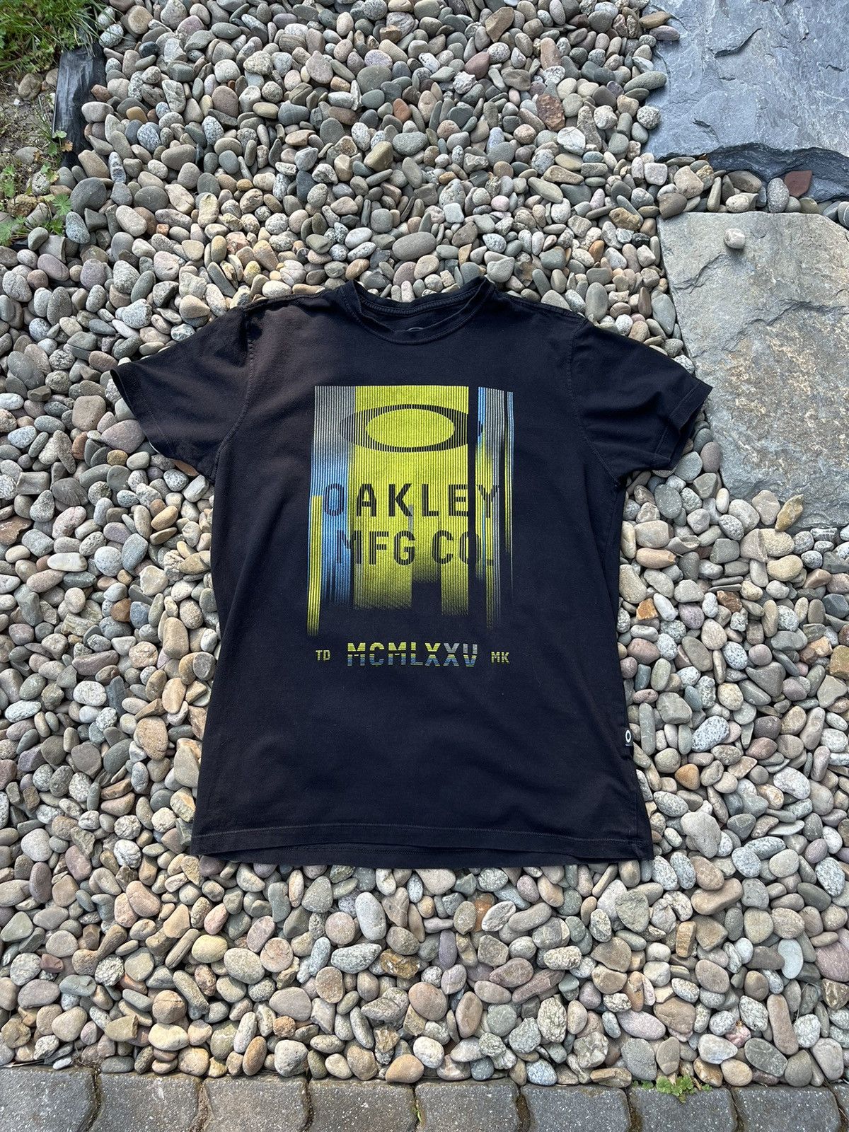 Oakley vintage t-shirt tee MCMLXXV logo outdoor