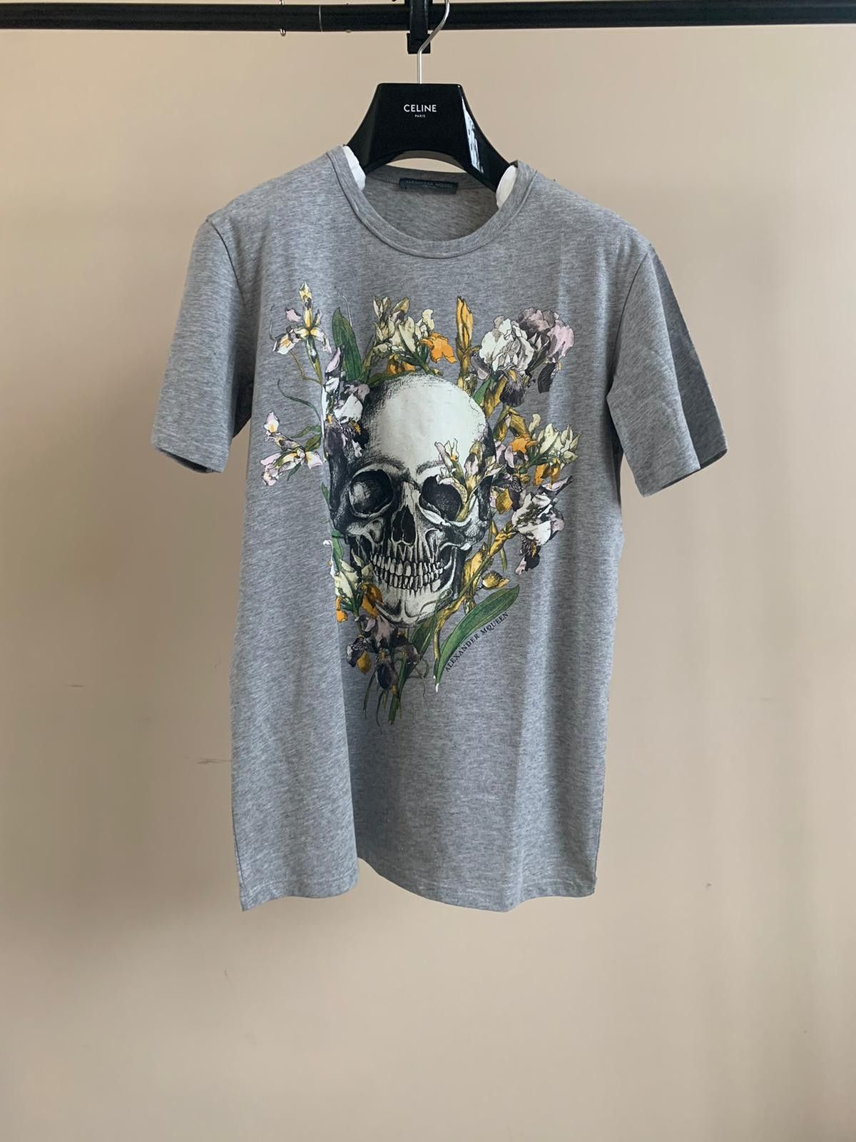 Alexander McQueen Skull & Floral Logo Tee in Grey, Multicolor Size US M / EU 48-50 / 2 - 1 Thumbnail
