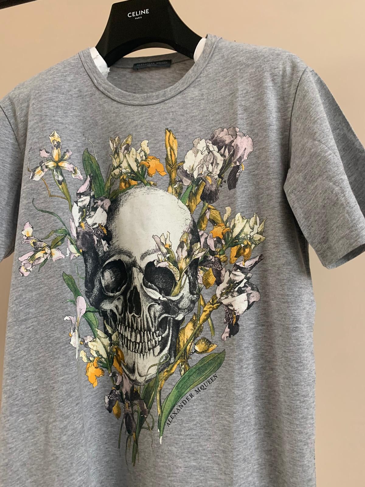 Alexander McQueen Skull & Floral Logo Tee in Grey, Multicolor Size US M / EU 48-50 / 2 - 4 Thumbnail