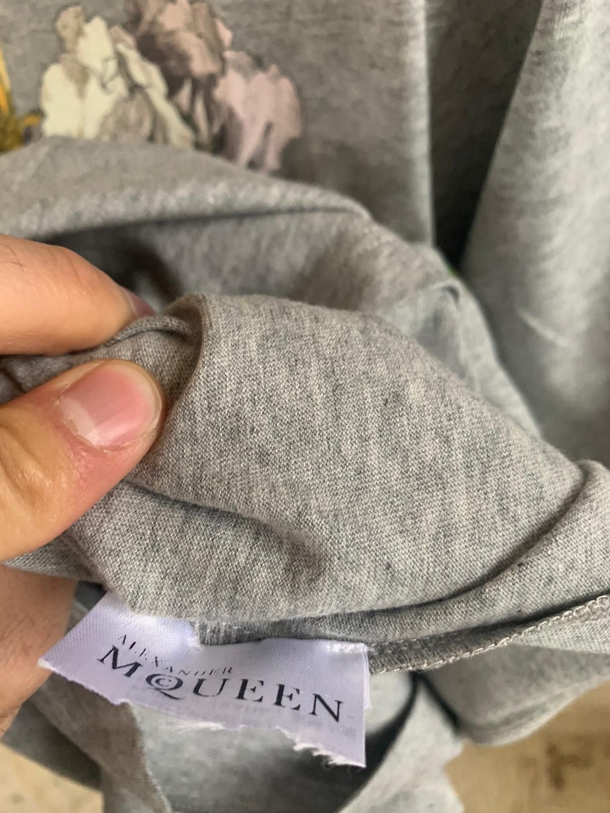 Alexander McQueen Skull & Floral Logo Tee in Grey, Multicolor Size US M / EU 48-50 / 2 - 11 Thumbnail
