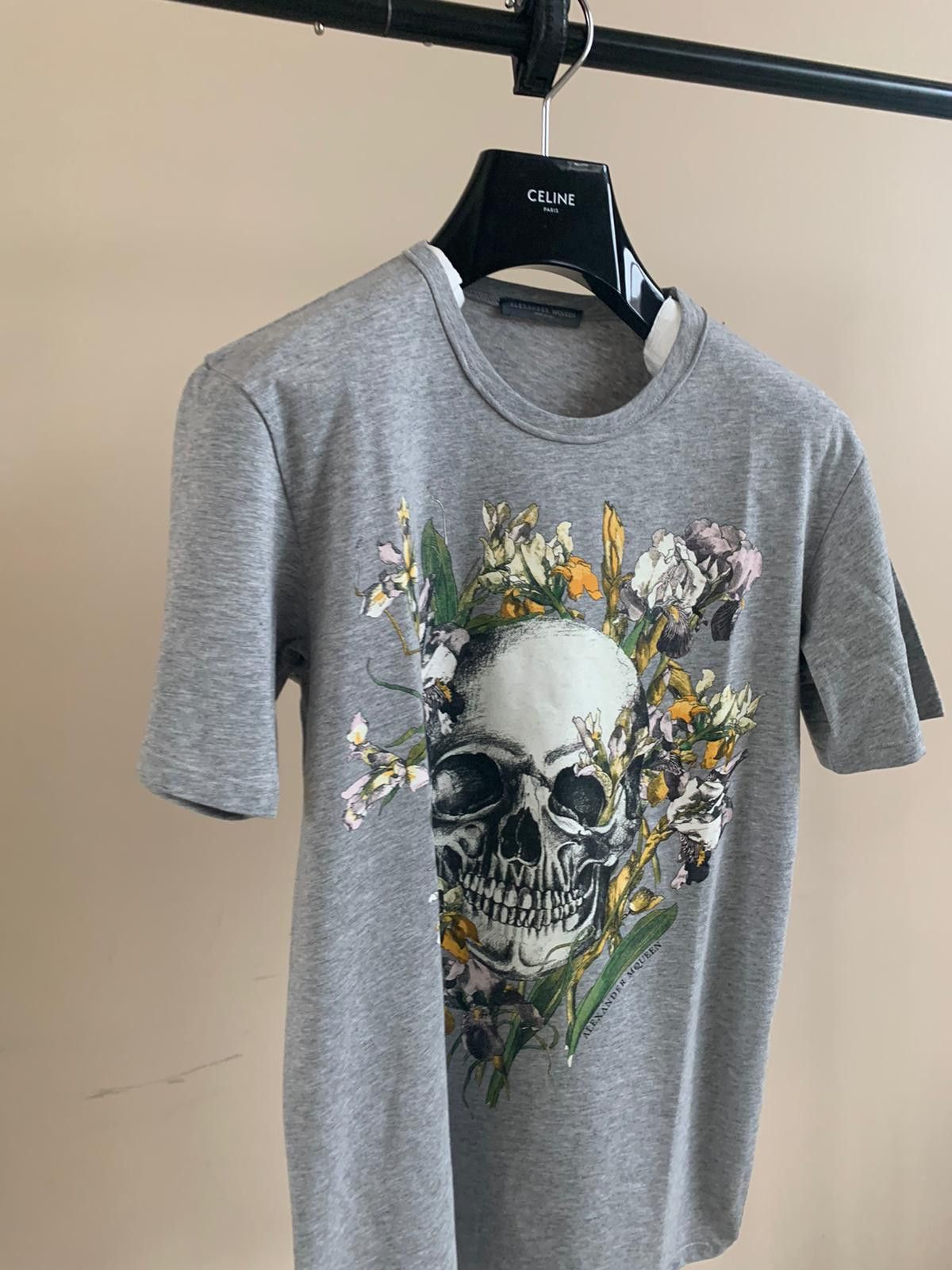 Alexander McQueen Skull & Floral Logo Tee in Grey, Multicolor Size US M / EU 48-50 / 2 - 8 Thumbnail