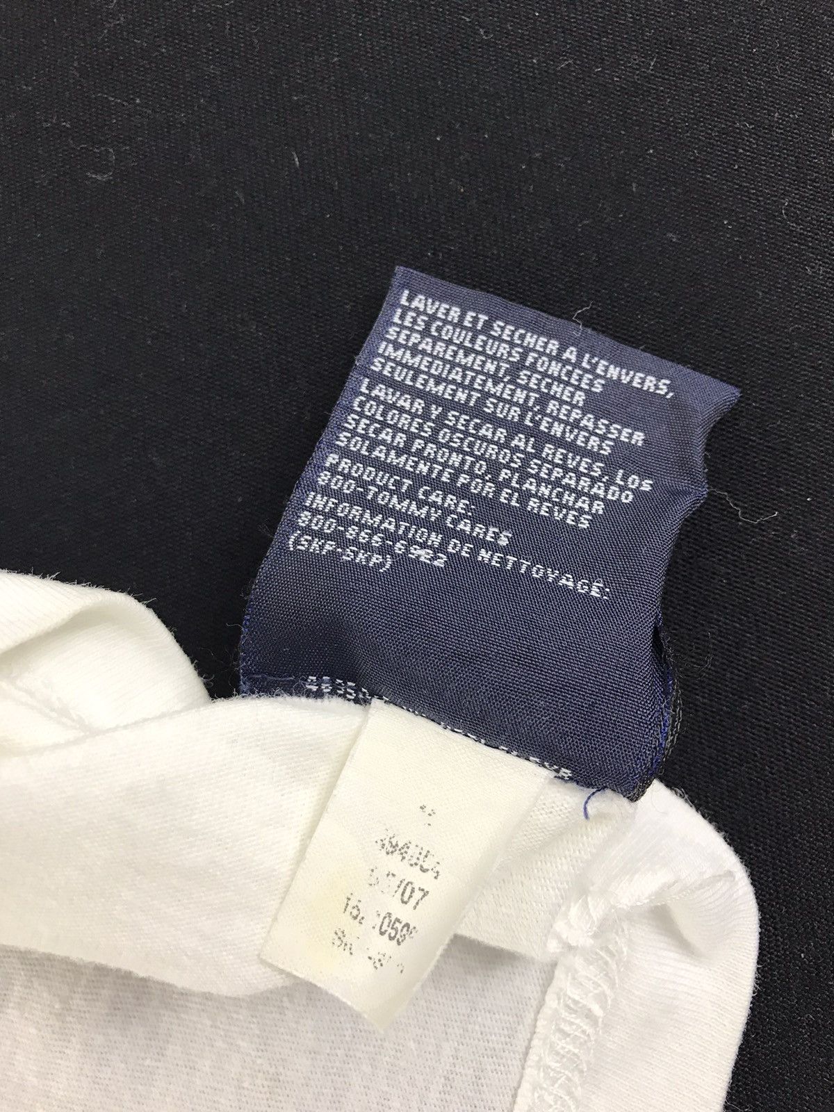 Designer × Tommy Hilfiger Vintage Tommy Hilfiger Striped Design T-shirt Printed Size US L / EU 52-54 / 3 - 6 Thumbnail