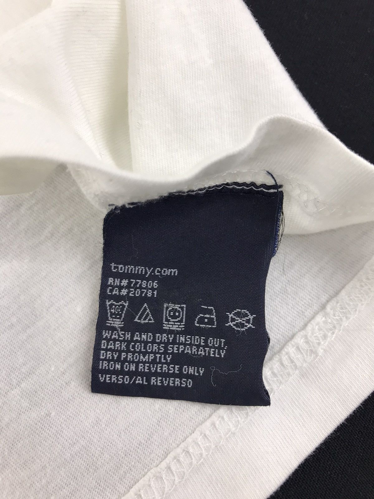 Designer × Tommy Hilfiger Vintage Tommy Hilfiger Striped Design T-shirt Printed Size US L / EU 52-54 / 3 - 5 Thumbnail