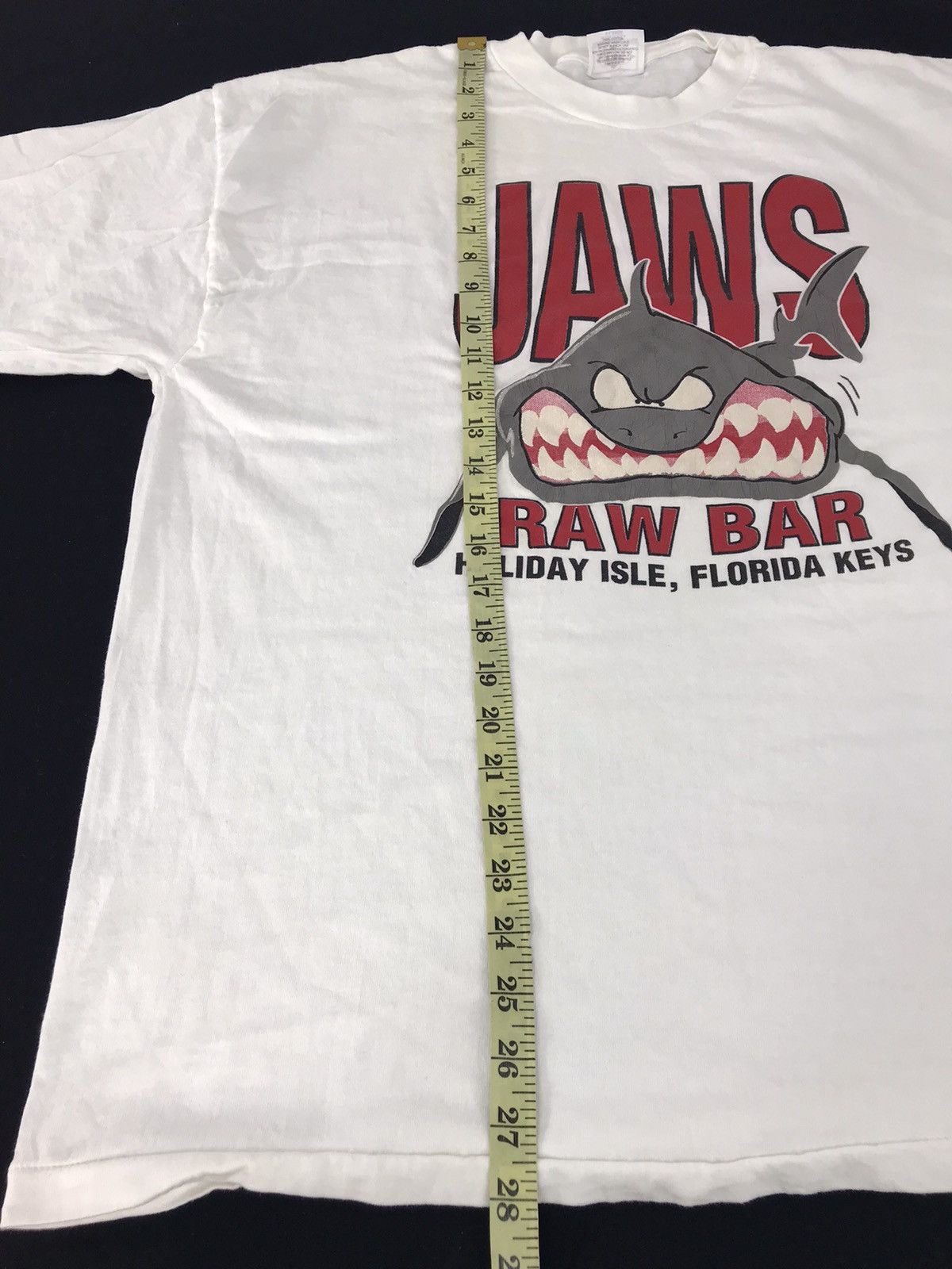 Vintage Vintage 90s Jaws Raw Bar Holiday Isle Shark Logo T-shirt Size US XL / EU 56 / 4 - 7 Thumbnail