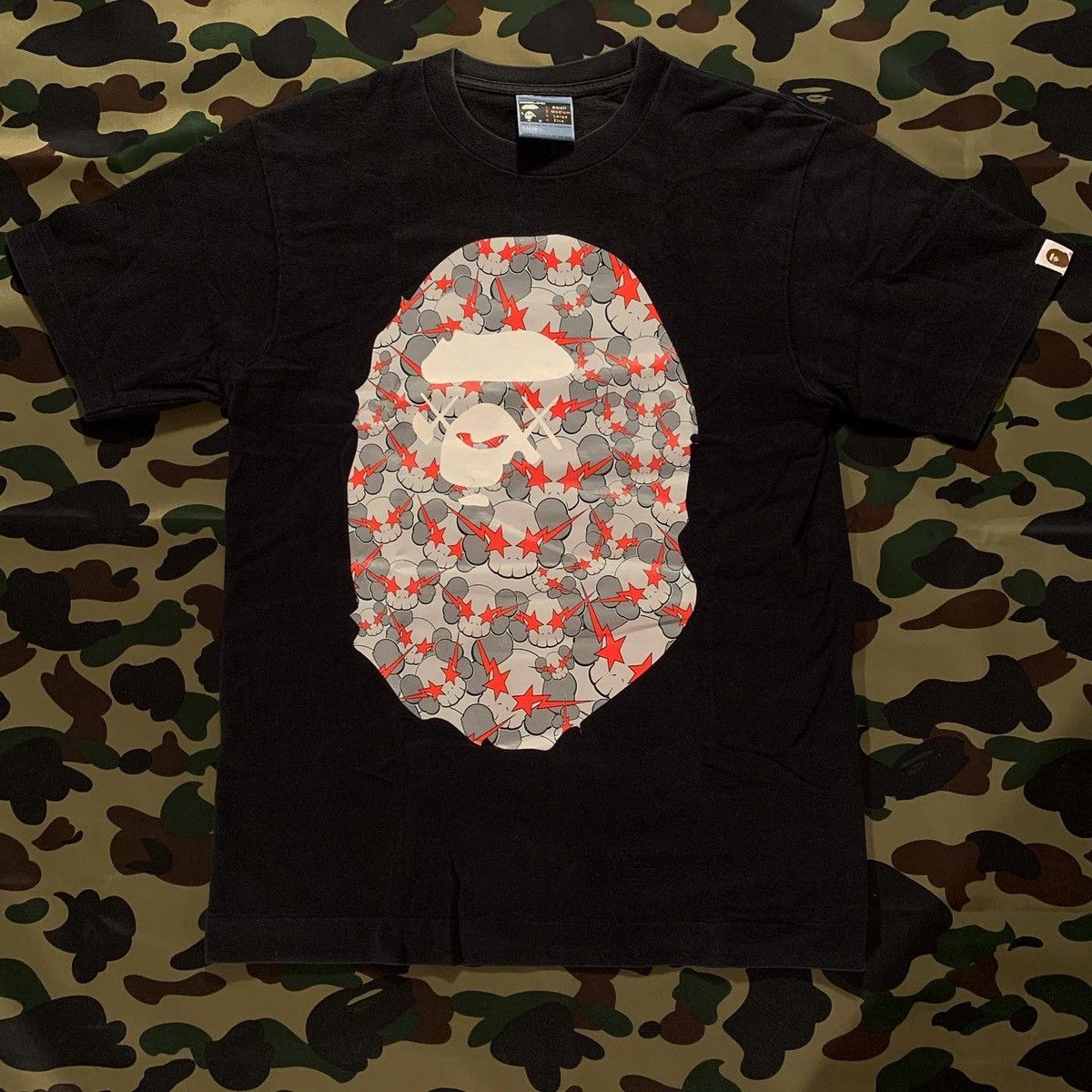 Bape × Kaws BAPE x KAWS SKULLSTA BIG APE HEAD TEE Size US S / EU 44-46 / 1 - 1 Thumbnail