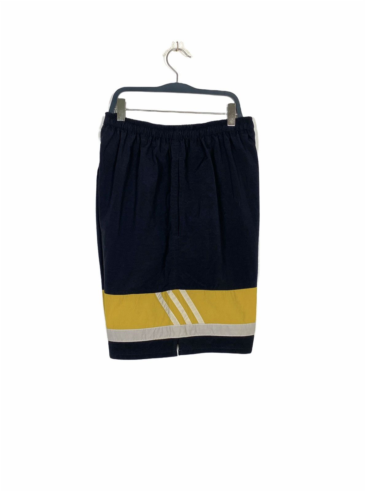 Adidas Rare‼️Vintage Adidas Short Pants Basketball SpellOut Size US 32 / EU 48 - 2 Thumbnail