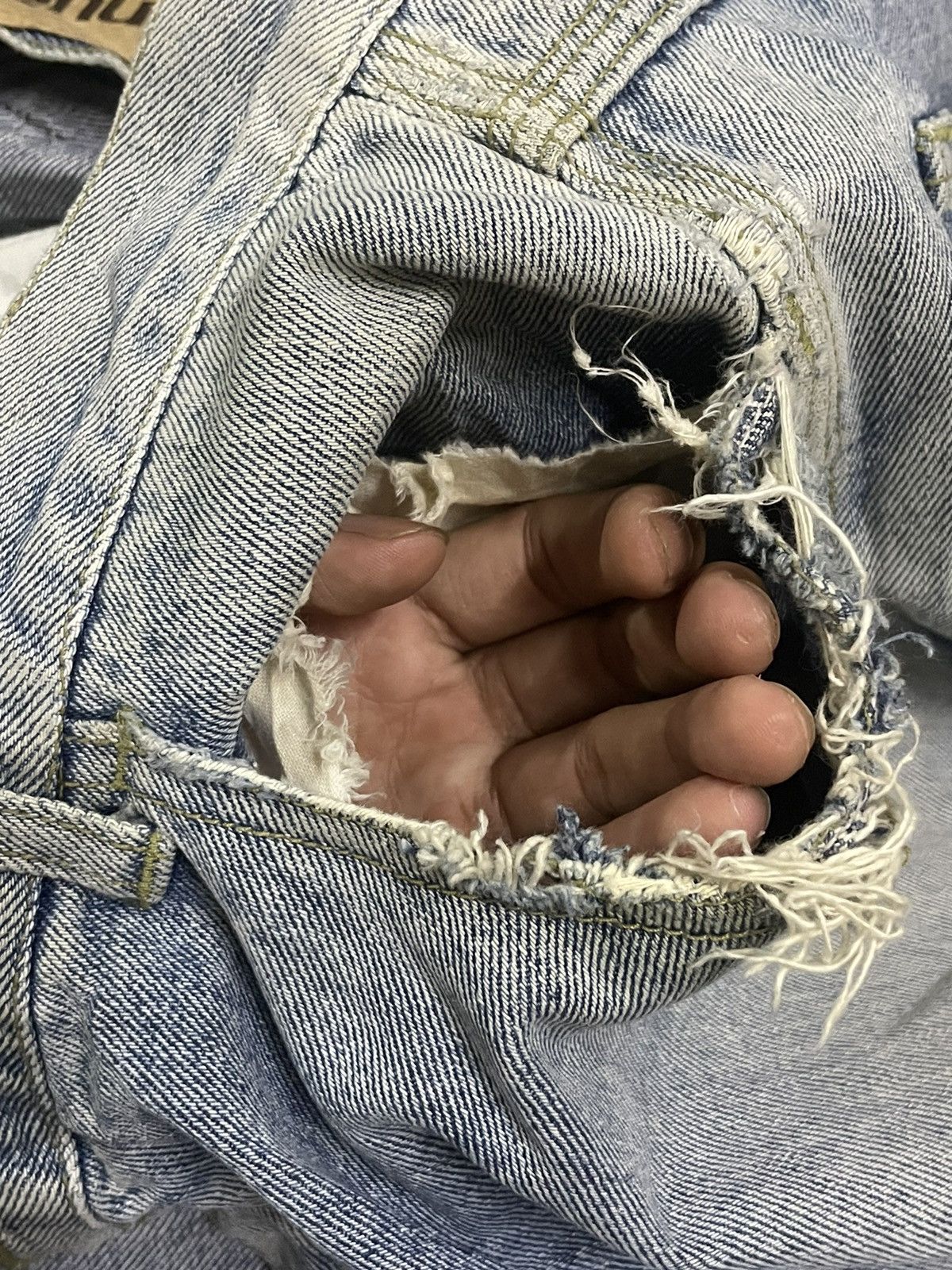 Japanese Brand Japanese Brand Genuine Loose Fit Distressed Tappered Jeans Size US 37 - 14 Thumbnail