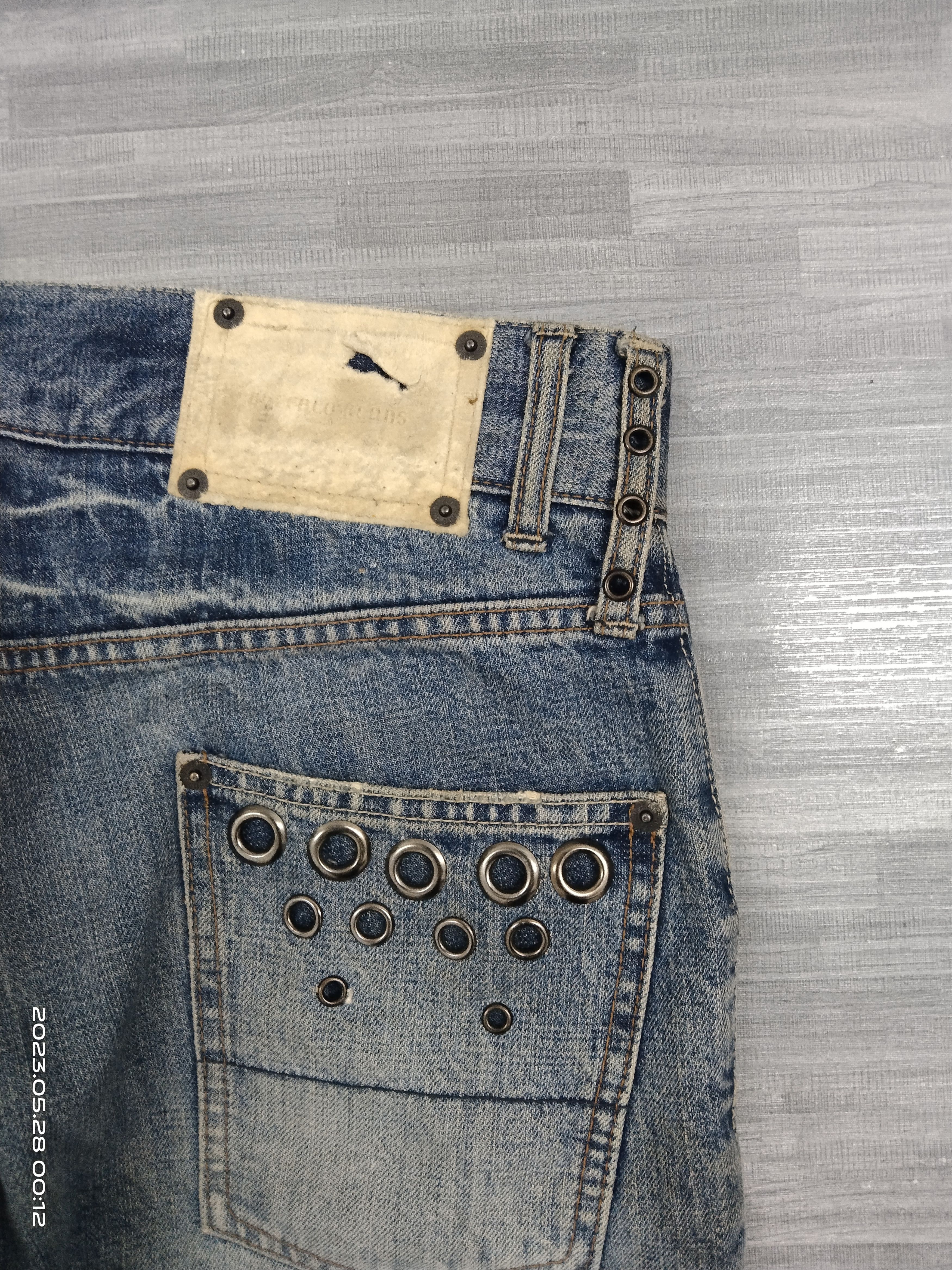 If Six Was Nine DISTRESSED STUDDED BUFFALO DENIM PANTS Size US 32 / EU 48 - 7 Thumbnail