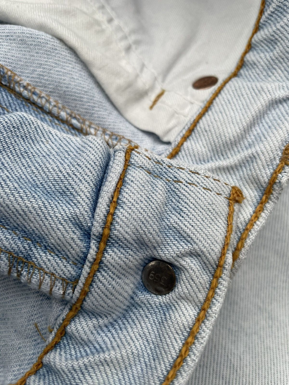 Levi's Vintage Levis 610 1997 Orange Tag Faded Aging Wash Denim Size US 32 / EU 48 - 14 Thumbnail