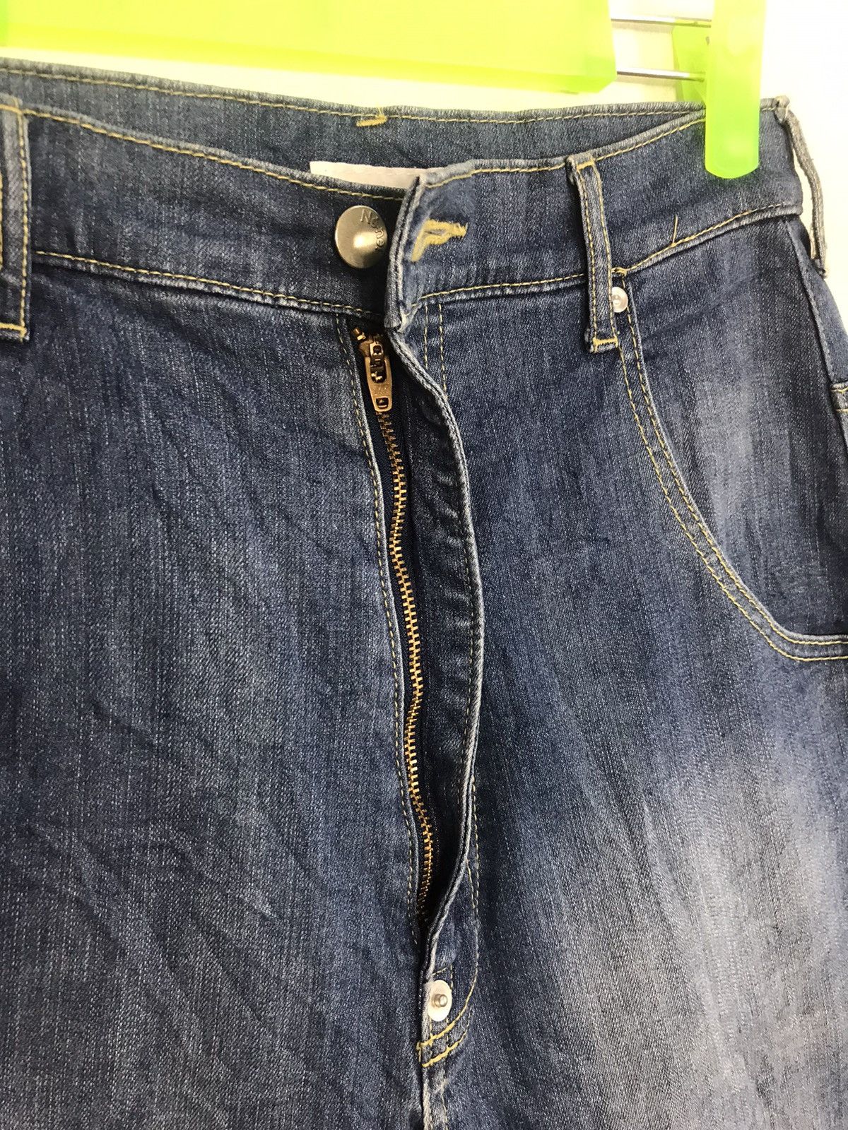 Issey Miyake × Japanese Brand Ne-net Issey Miyake Indigo Denim Jeans Buckle Back Low Rise Size 26" / US 2 / IT 38 - 7 Thumbnail