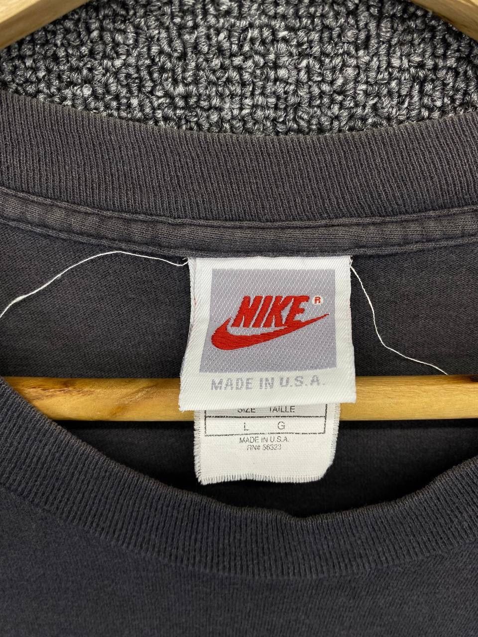 Nike Vintage Nike Swoosh Rainbow Multicolour Tees T Shirts Size US L / EU 52-54 / 3 - 7 Thumbnail