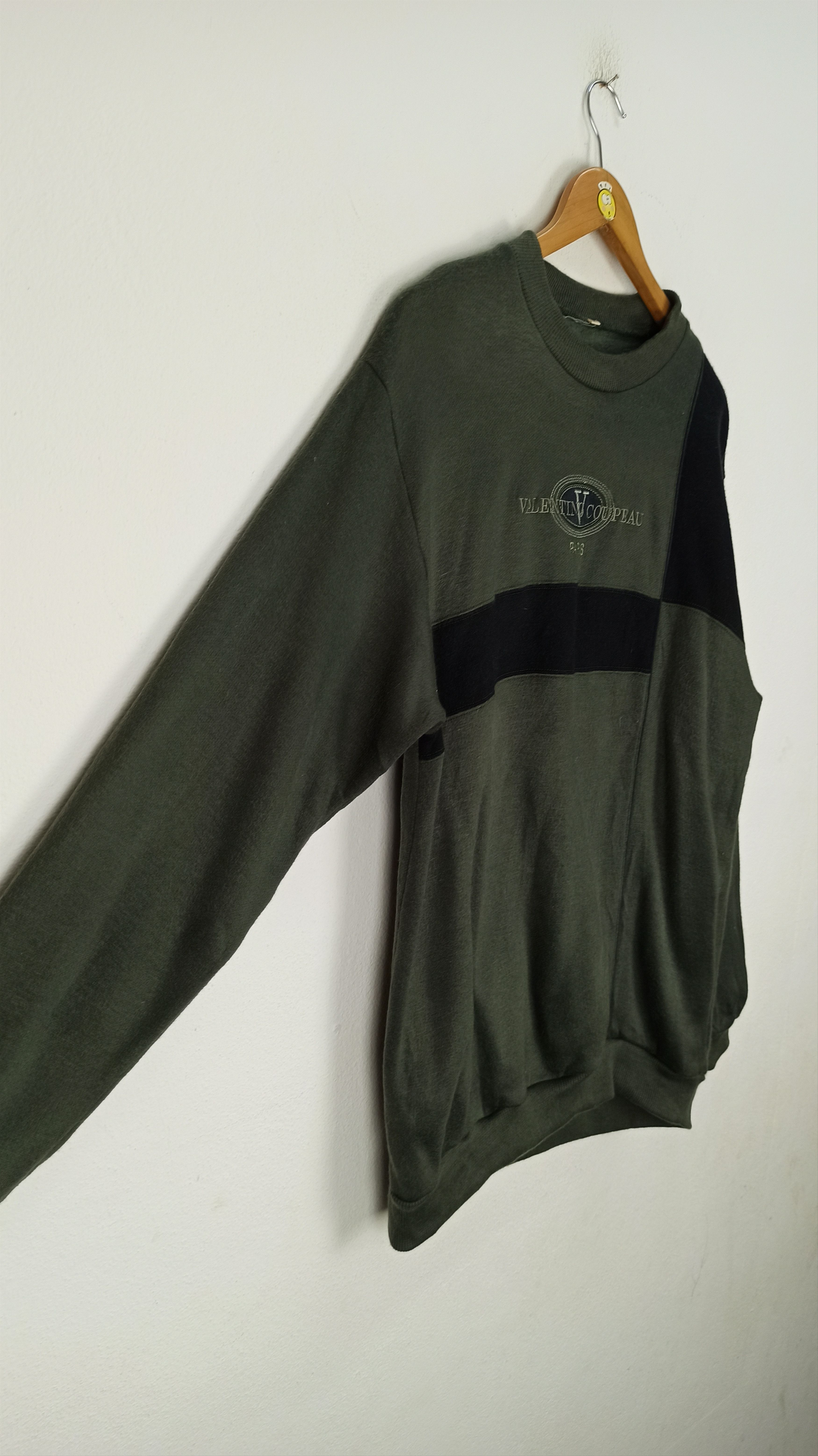 Valentino Sweatshirt Valentino Coupeau Paris Embroidered Big Logo Size US L / EU 52-54 / 3 - 3 Thumbnail