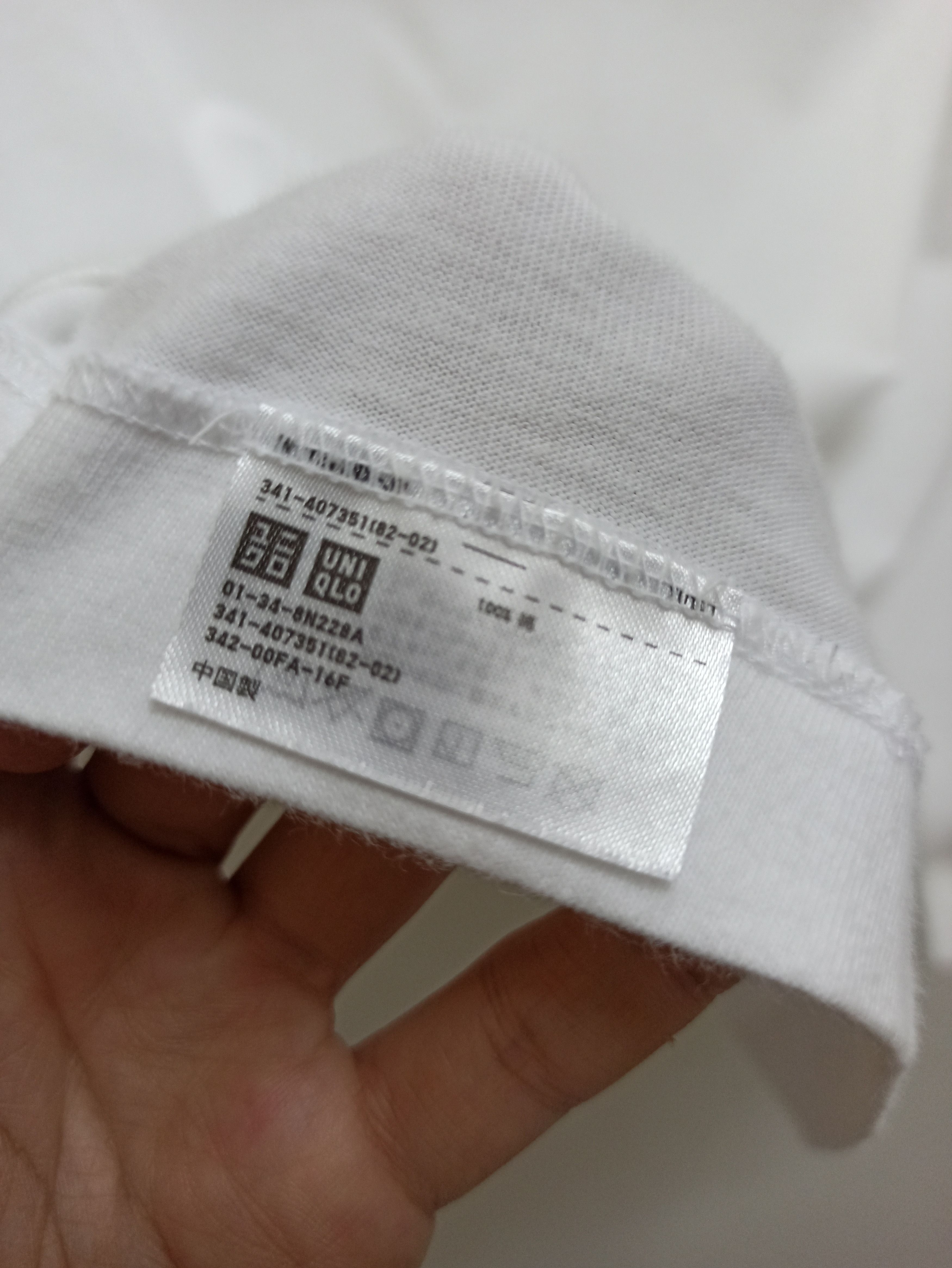 Kaws × Uniqlo Kaws Pocket White Tshirt (c36) Size US L / EU 52-54 / 3 - 7 Thumbnail
