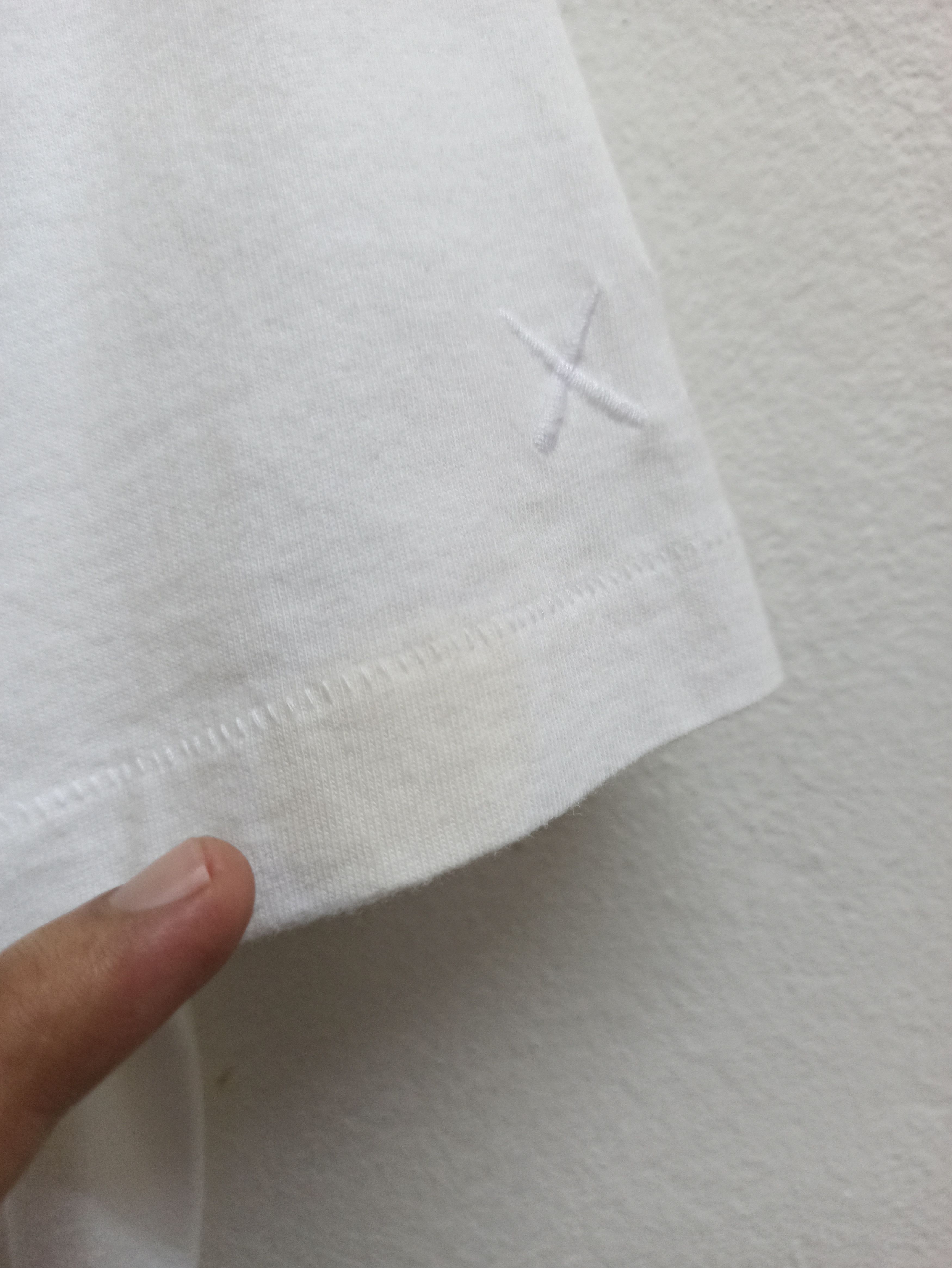 Kaws × Uniqlo Kaws Pocket White Tshirt (c36) Size US L / EU 52-54 / 3 - 2 Thumbnail