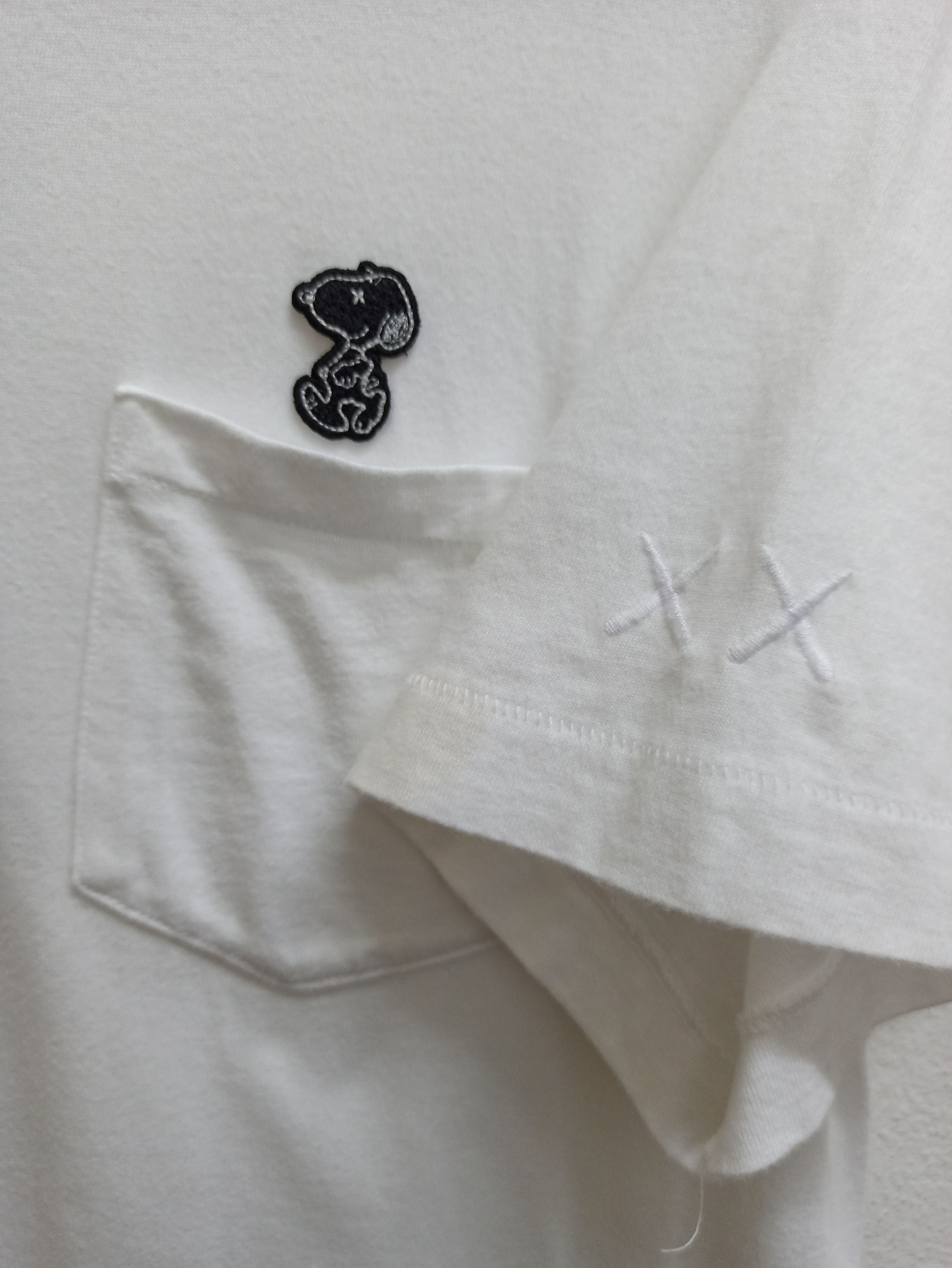 Kaws × Uniqlo Kaws Pocket White Tshirt (c36) Size US L / EU 52-54 / 3 - 4 Thumbnail