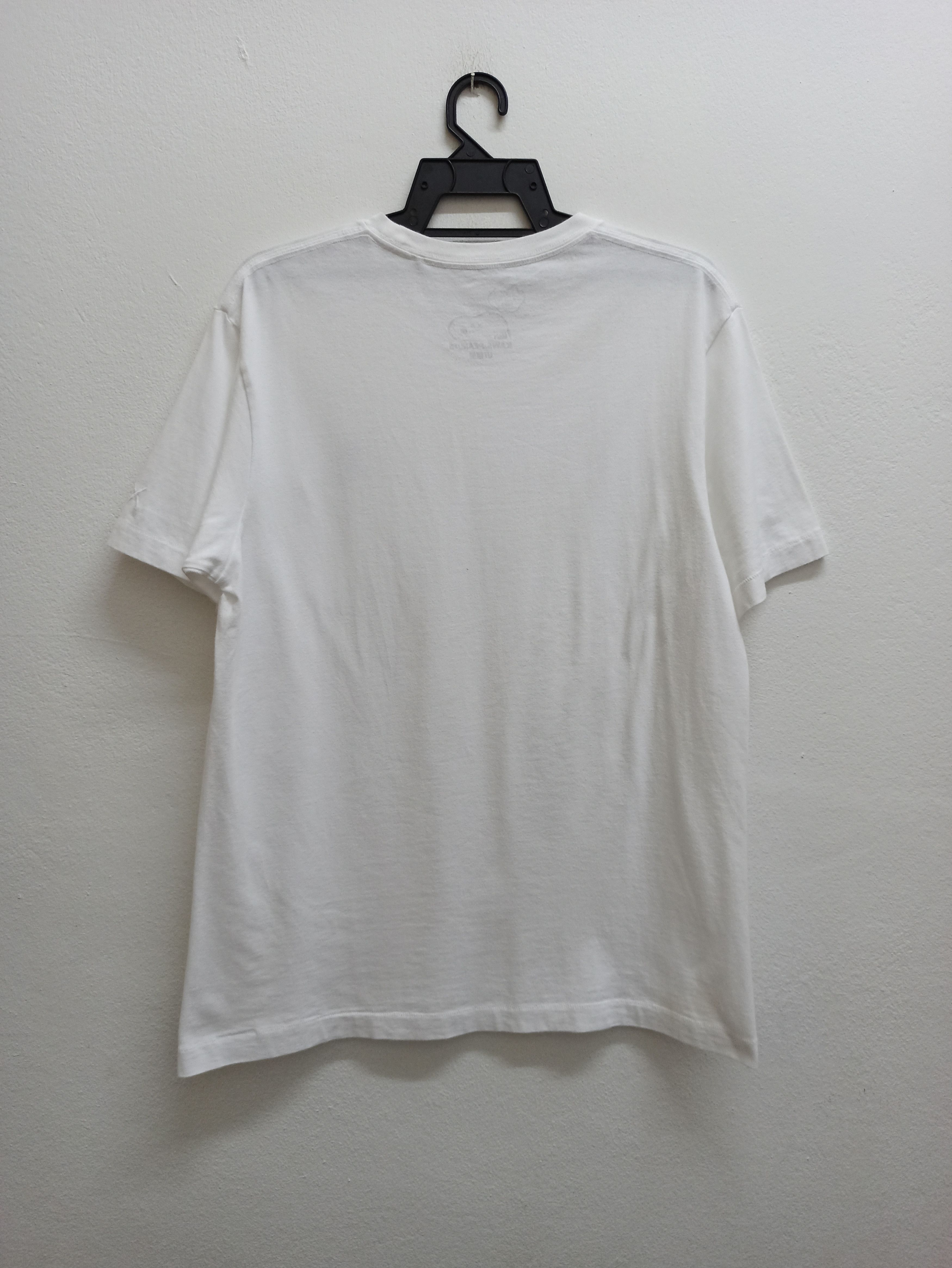 Kaws × Uniqlo Kaws Pocket White Tshirt (c36) Size US L / EU 52-54 / 3 - 5 Thumbnail