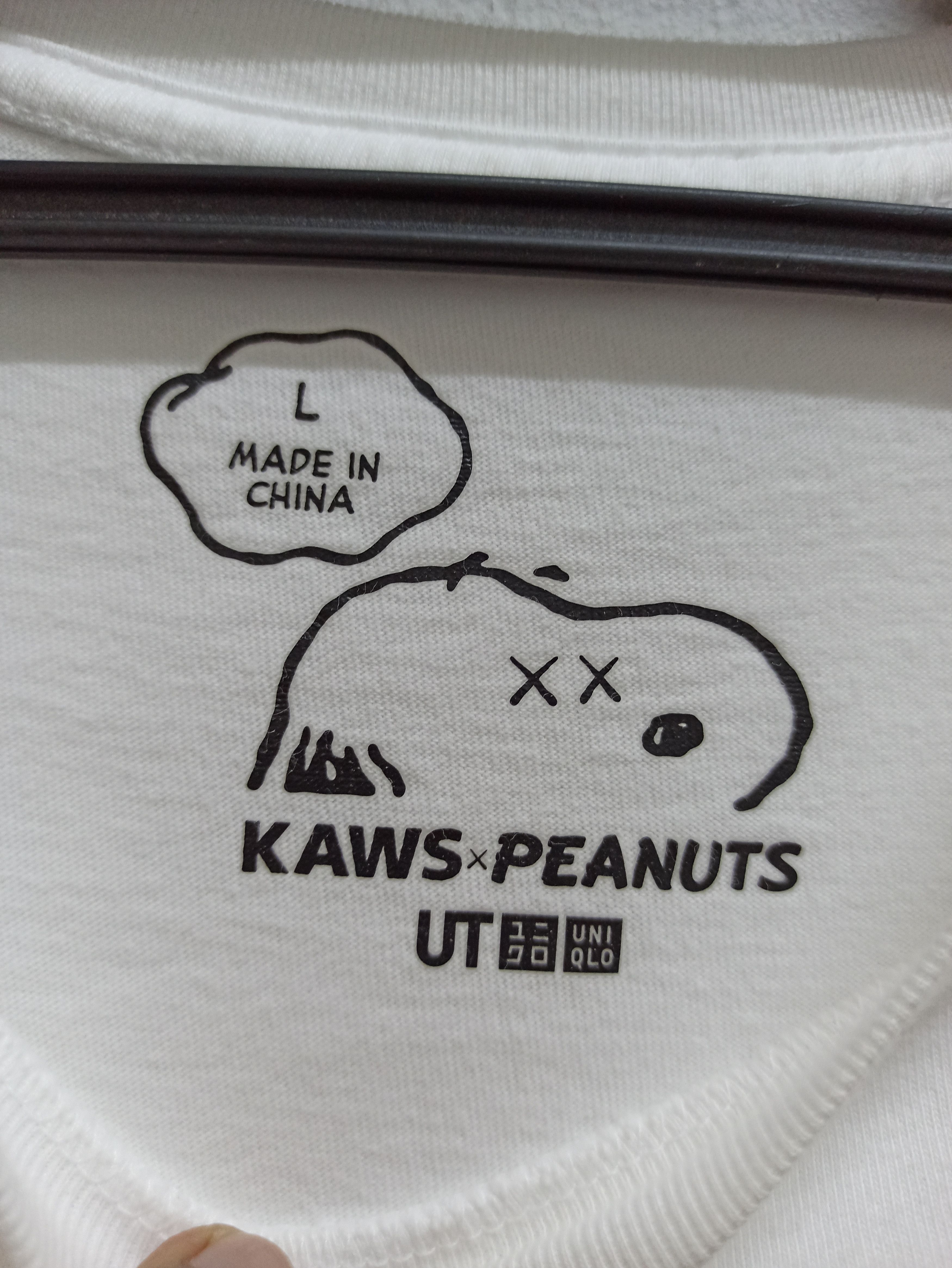 Kaws × Uniqlo Kaws Pocket White Tshirt (c36) Size US L / EU 52-54 / 3 - 6 Thumbnail