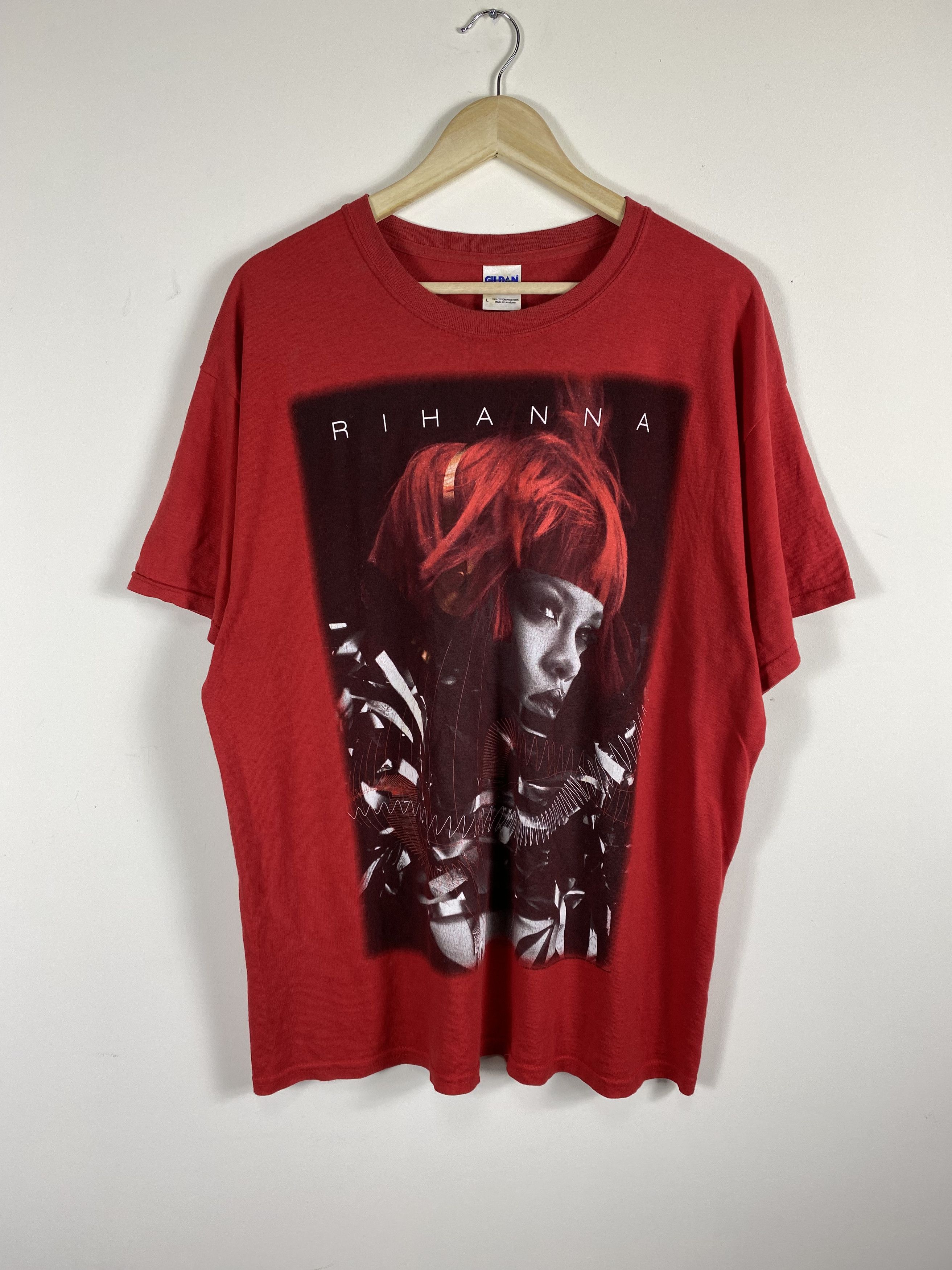 Vintage Rihanna Loud Tour Tee Shirt Distressed