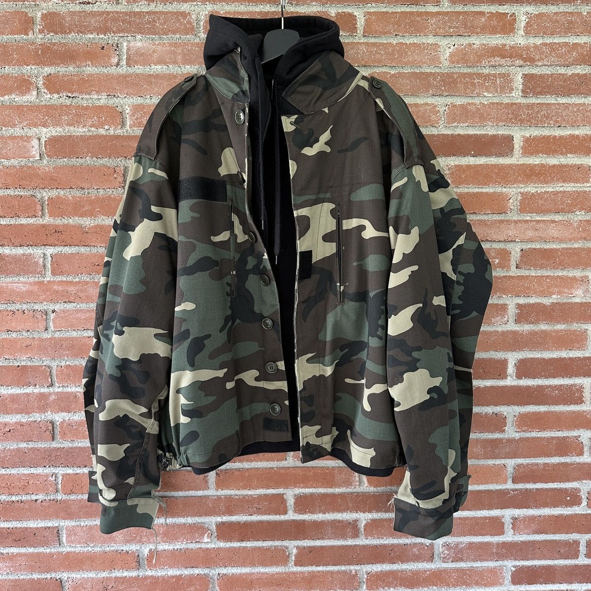 Vetements VETEMENTS AW18 HYBRID COMMANDO CAMO JACKET | Grailed