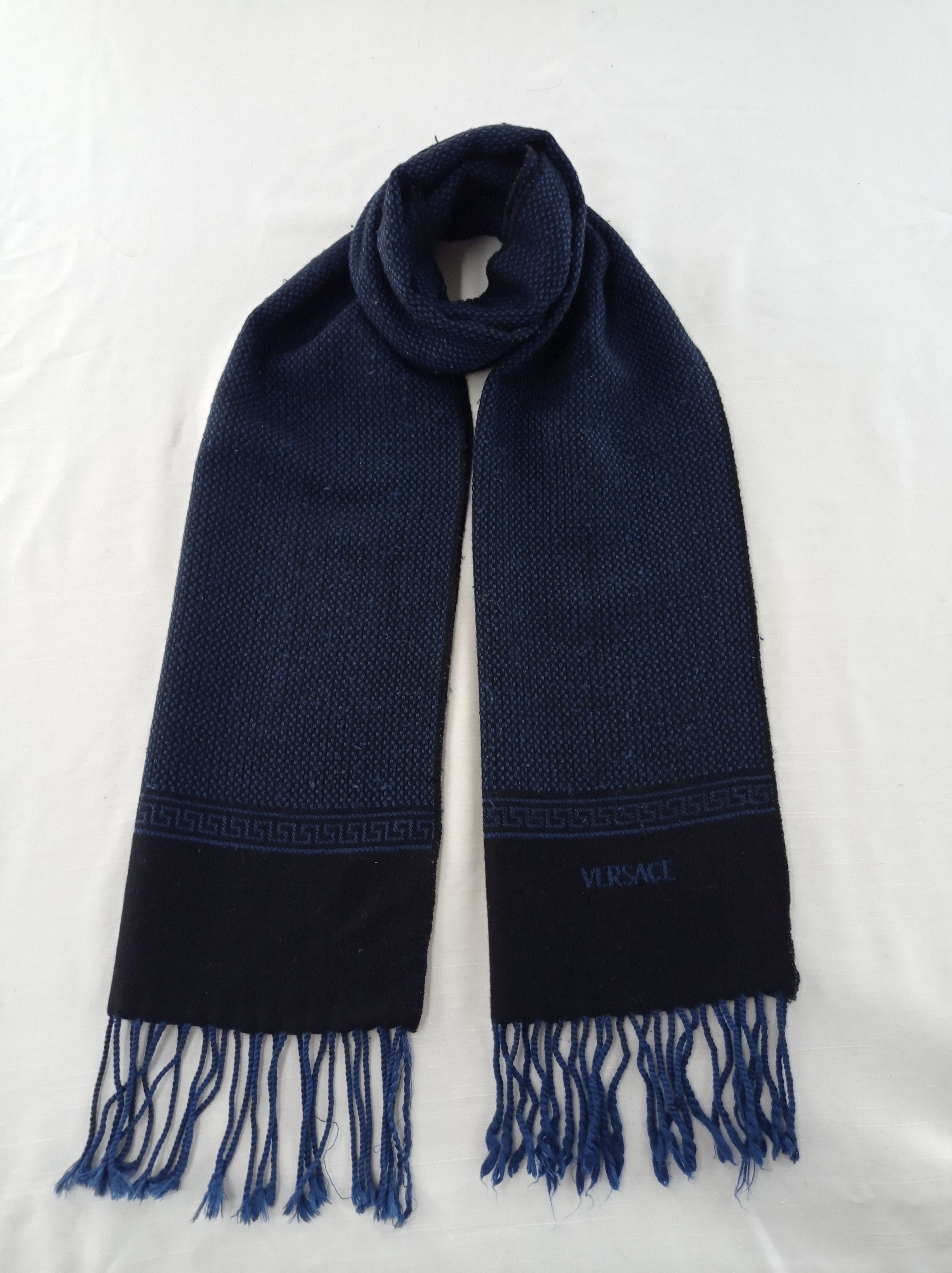 Versace Vintage Versace Scarf / Muffler / Neckwear Size ONE SIZE - 1 Thumbnail