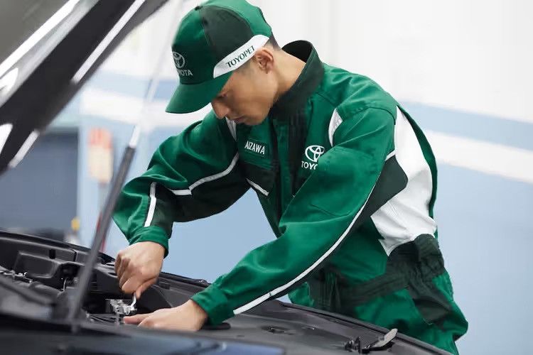 image of Archival Clothing x Racing Vintage Distressed Toyopet By White Mountaineering Yosuke in Green (Size