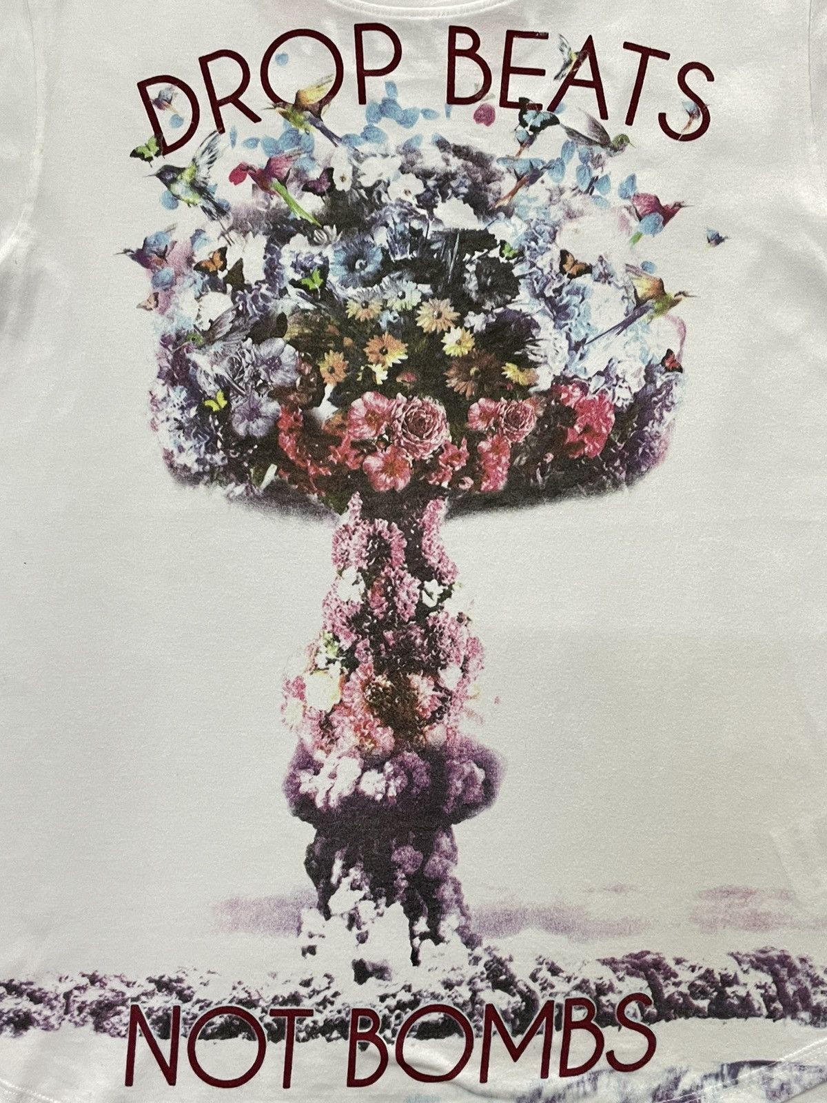 Ringspun × Vintage Ringspun Drop Beats Not Bombs Art Flower Nuclear Tshirt Size US L / EU 52-54 / 3 - 5 Thumbnail