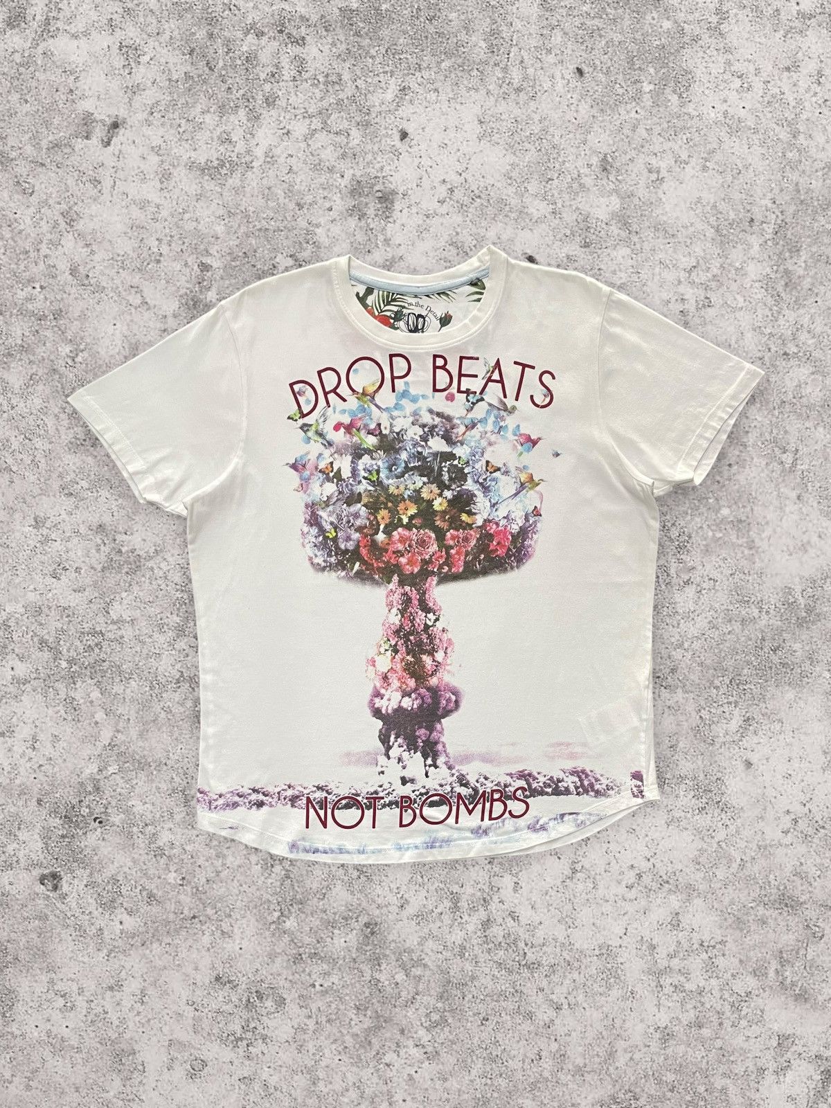 Ringspun × Vintage Ringspun Drop Beats Not Bombs Art Flower Nuclear Tshirt Size US L / EU 52-54 / 3 - 1 Thumbnail