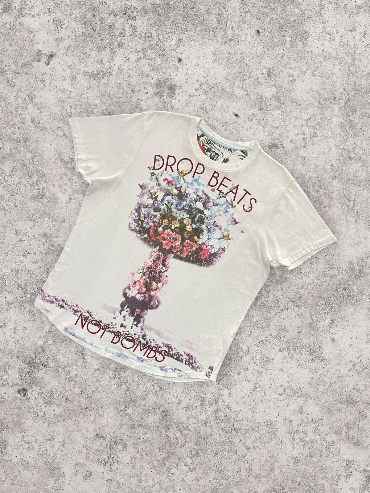 Ringspun × Vintage Ringspun Drop Beats Not Bombs Art Flower Nuclear Tshirt Size US L / EU 52-54 / 3 - 2 Thumbnail