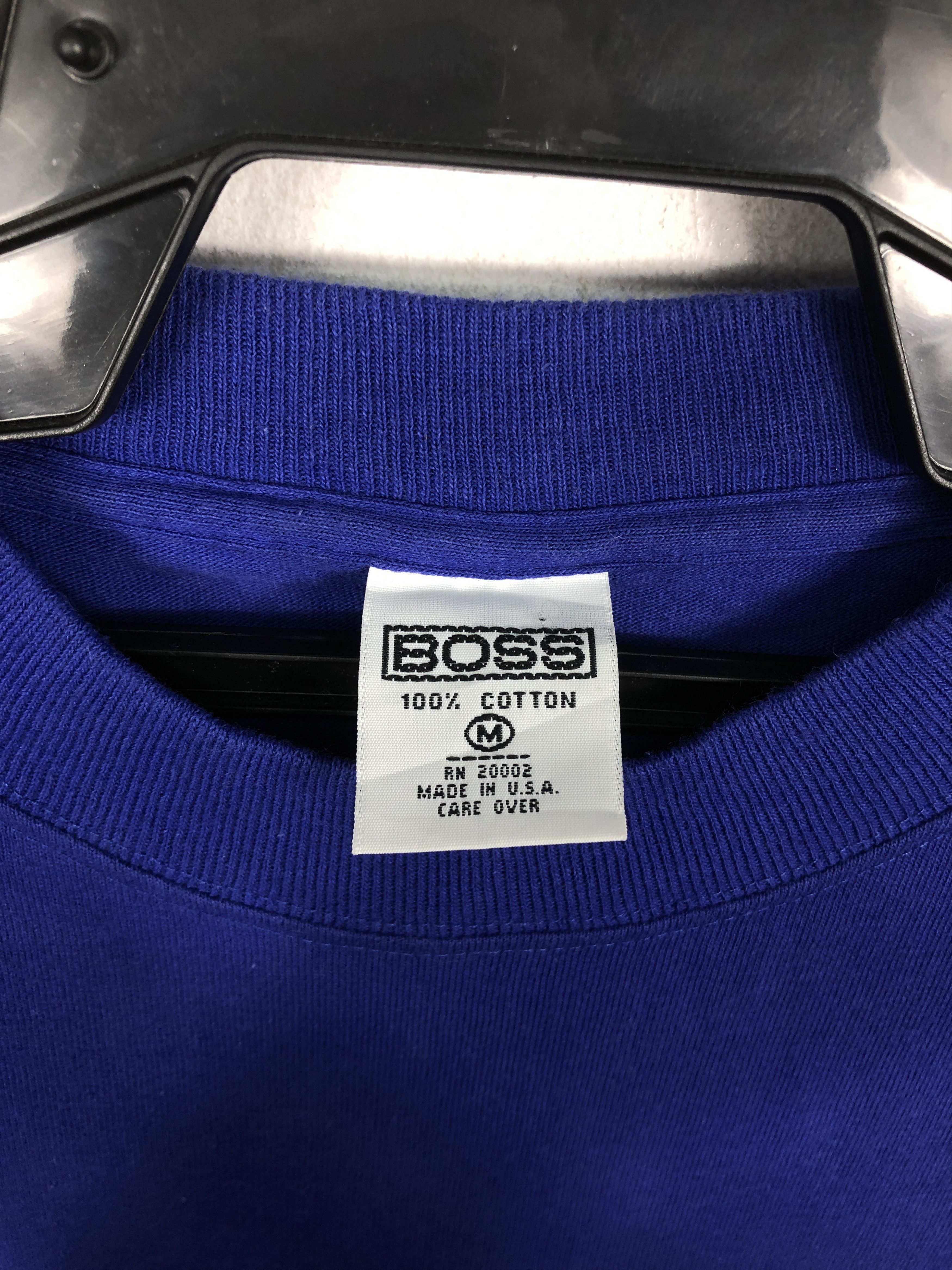 Vintage Vintage 90's BOSS Overprint T-Shirt Size US L / EU 52-54 / 3 - 9 Thumbnail