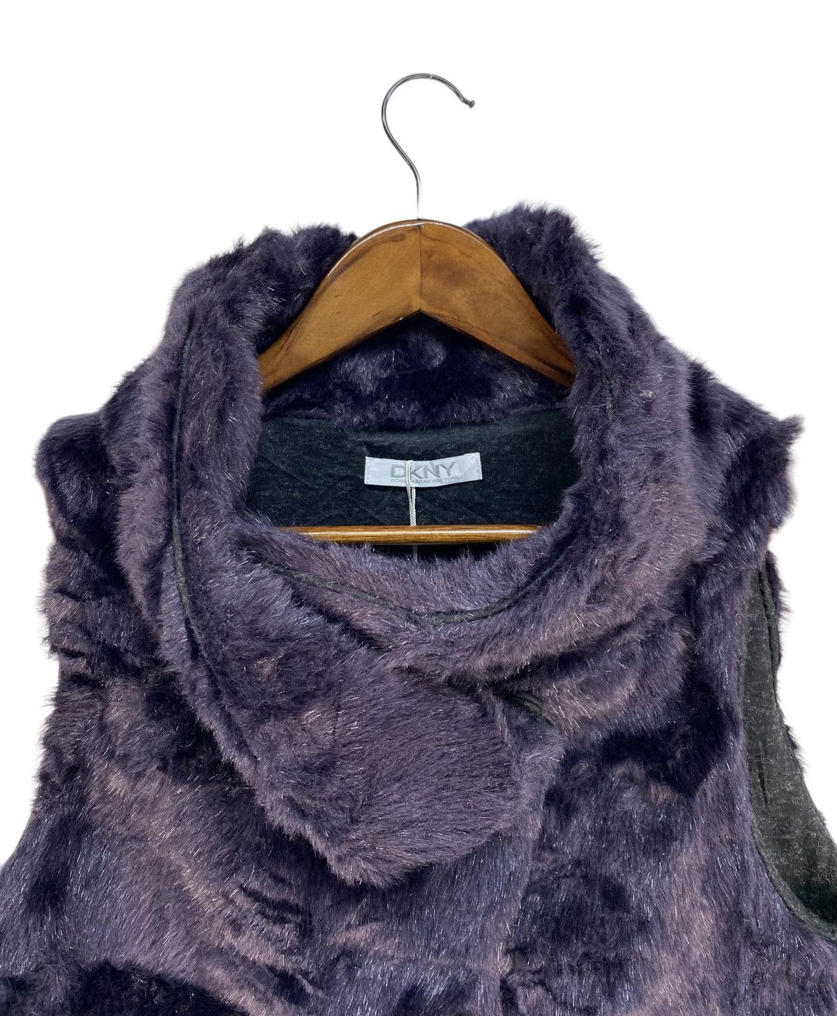 DKNY ❗️NICE DESIGN❗️DKNY FAUX FUR VEST Size M / US 6-8 / IT 42-44 - 2 Thumbnail