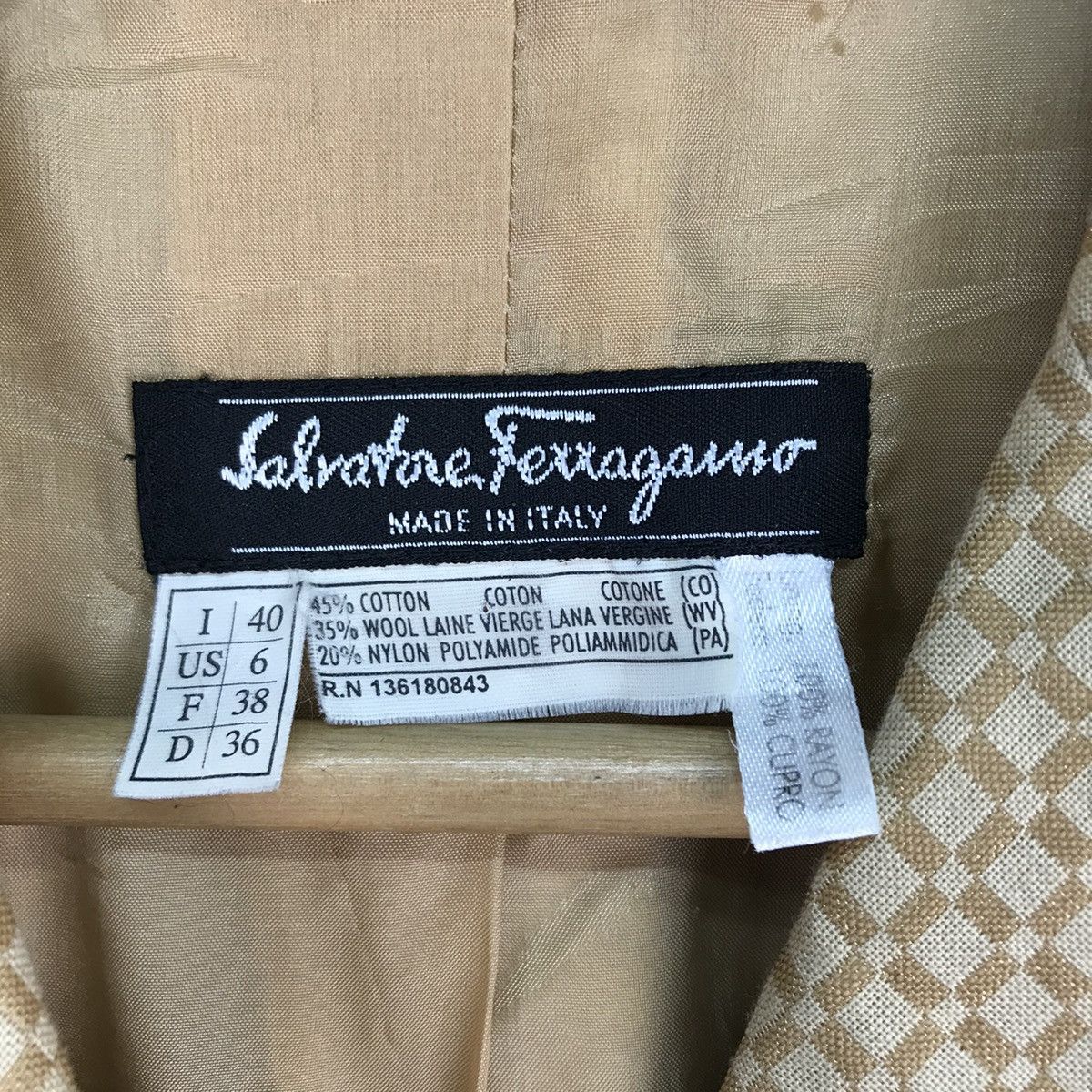 Salvatore Ferragamo Vintage Salvatore Ferragamo Rayon Jacket Size M / US 6-8 / IT 42-44 - 6 Thumbnail