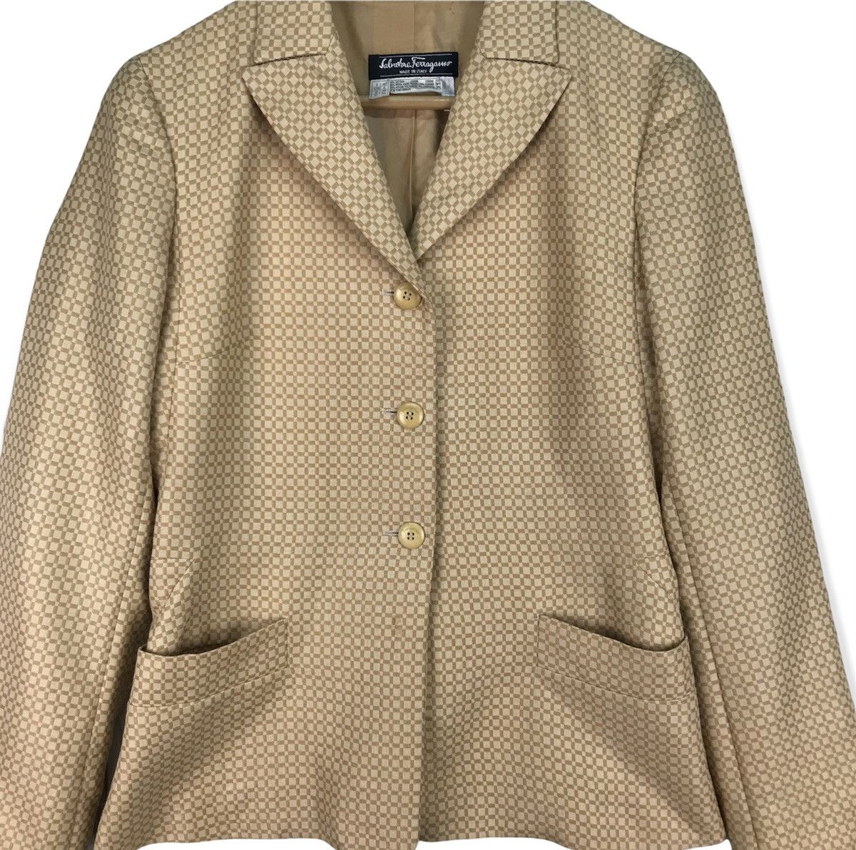 Salvatore Ferragamo Vintage Salvatore Ferragamo Rayon Jacket Size M / US 6-8 / IT 42-44 - 2 Thumbnail