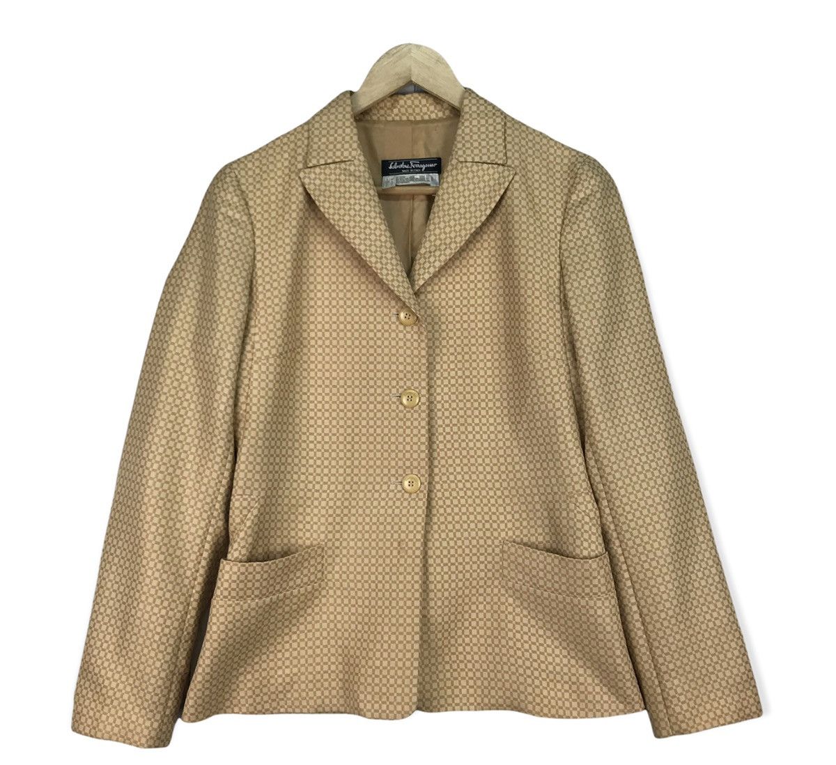 Salvatore Ferragamo Vintage Salvatore Ferragamo Rayon Jacket Size M / US 6-8 / IT 42-44 - 1 Thumbnail