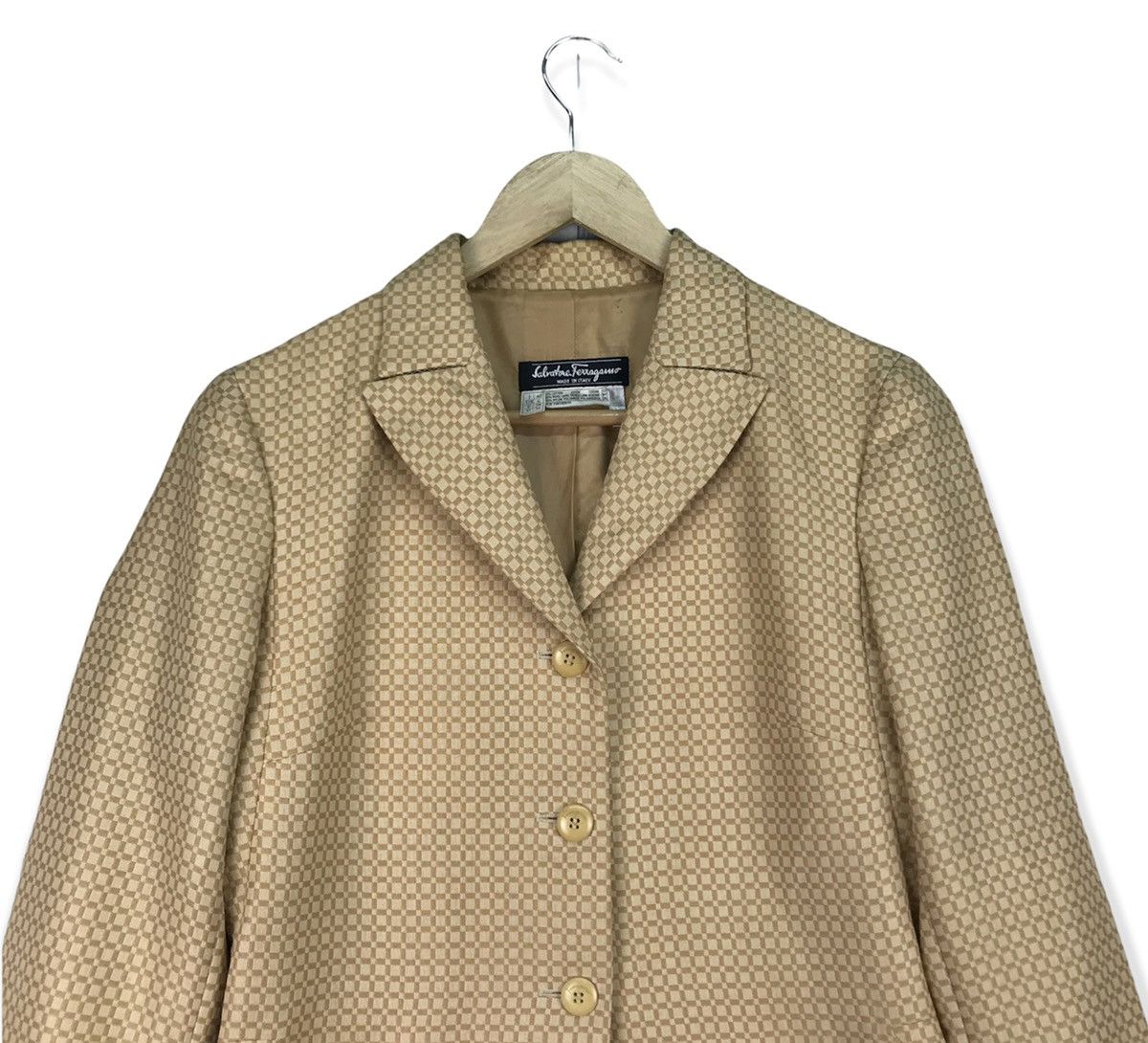 Salvatore Ferragamo Vintage Salvatore Ferragamo Rayon Jacket Size M / US 6-8 / IT 42-44 - 3 Thumbnail