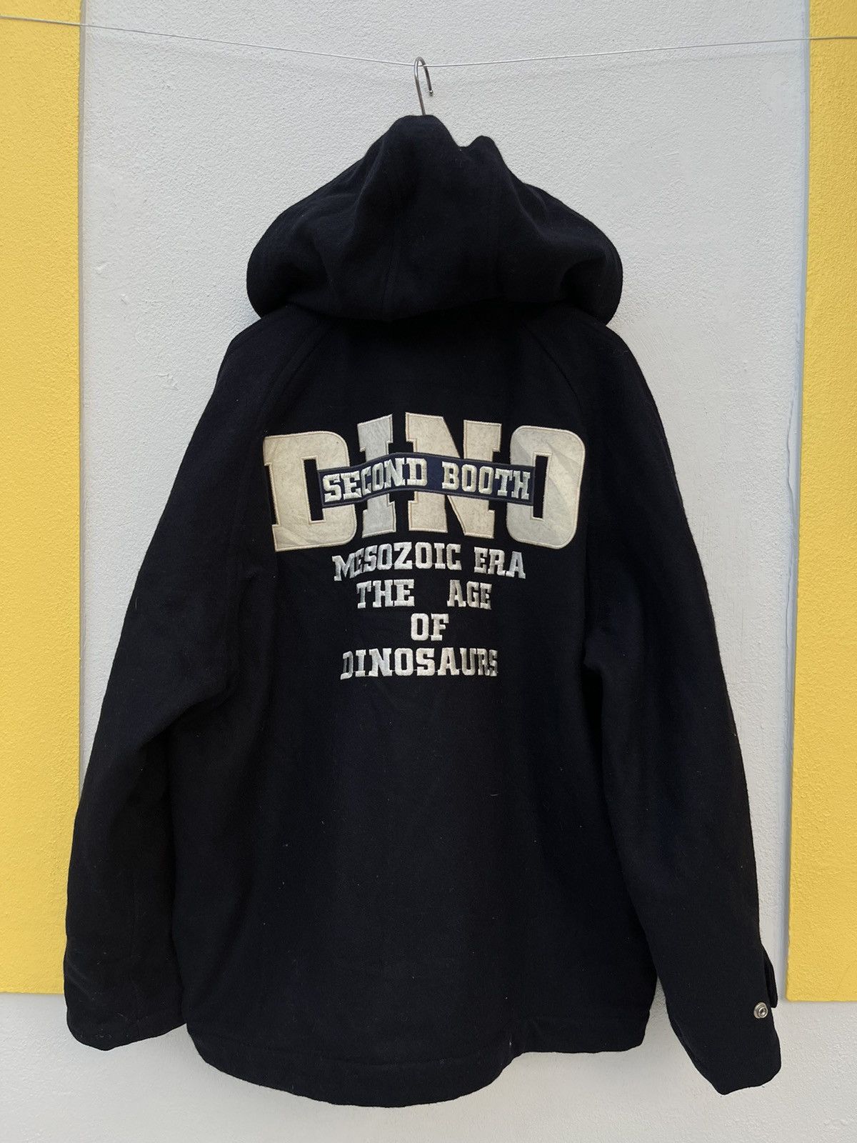 Hypebeast (A-1) 2ND BOOTH DINO MESOZOIC ERA THE AGE OF DINASOURS Size US L / EU 52-54 / 3 - 1 Thumbnail