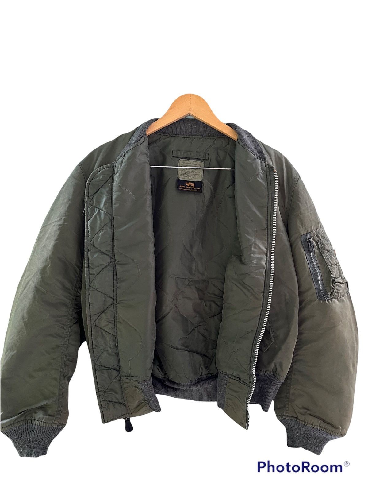 Alpha Industries (A191). ALPHA INDUSTRIES BOMBER JACKET Size US M / EU 48-50 / 2 - 3 Thumbnail
