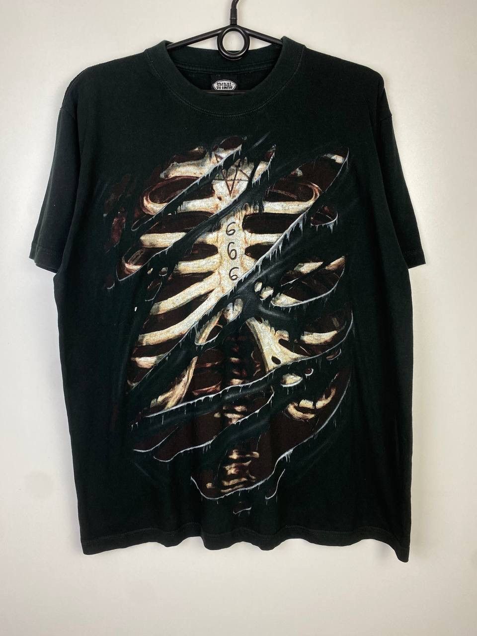 Vintage Skulls vintage t-shirt size L Size US L / EU 52-54 / 3 - 1 Thumbnail