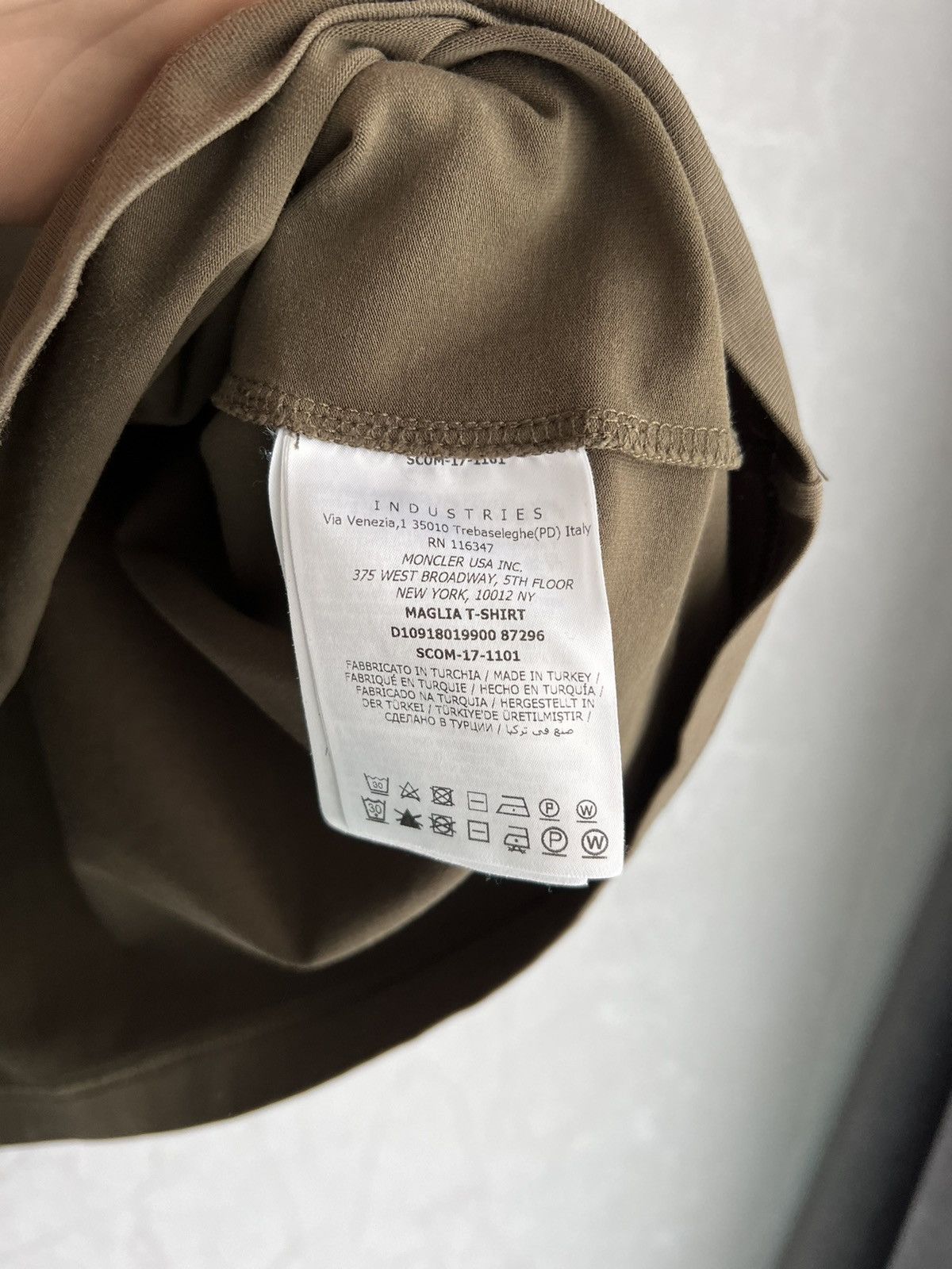 Moncler Moncler T Shirt Slim Fit logo Size US S / EU 44-46 / 1 - 7 Thumbnail