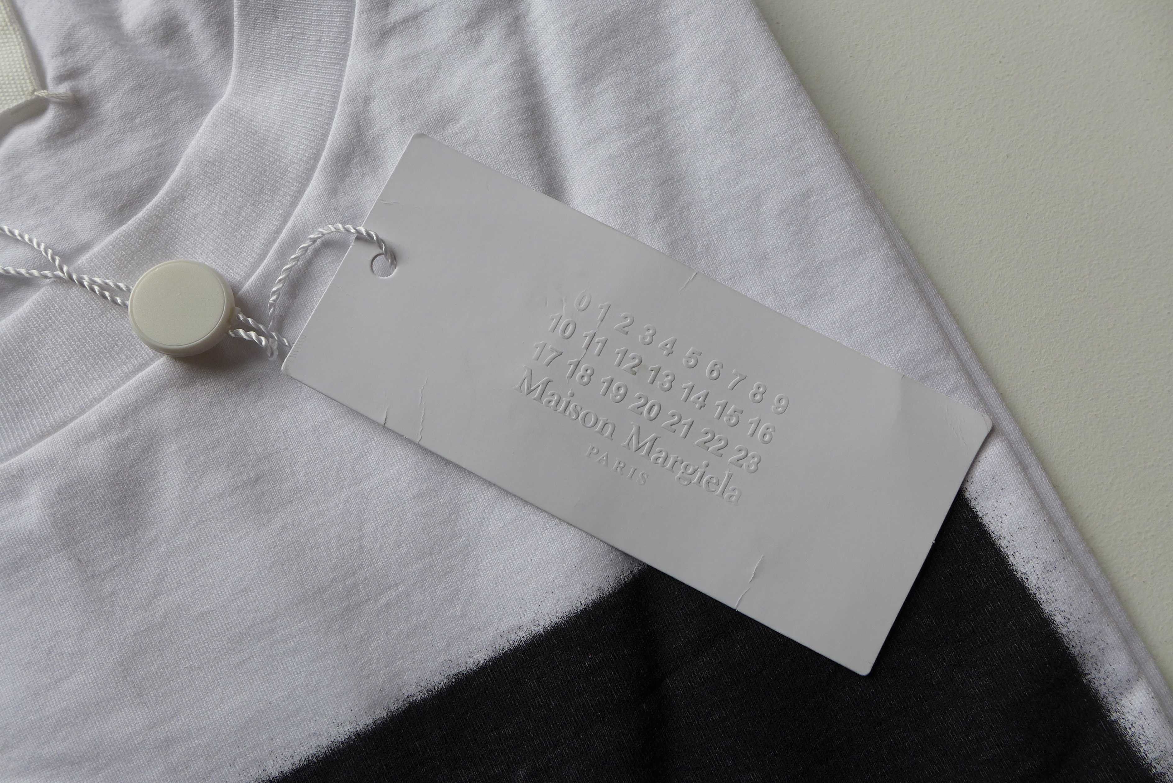 Maison Margiela Margiela FW17 Circle Heart Print T-shirt - White Size US XL / EU 56 / 4 - 7 Thumbnail