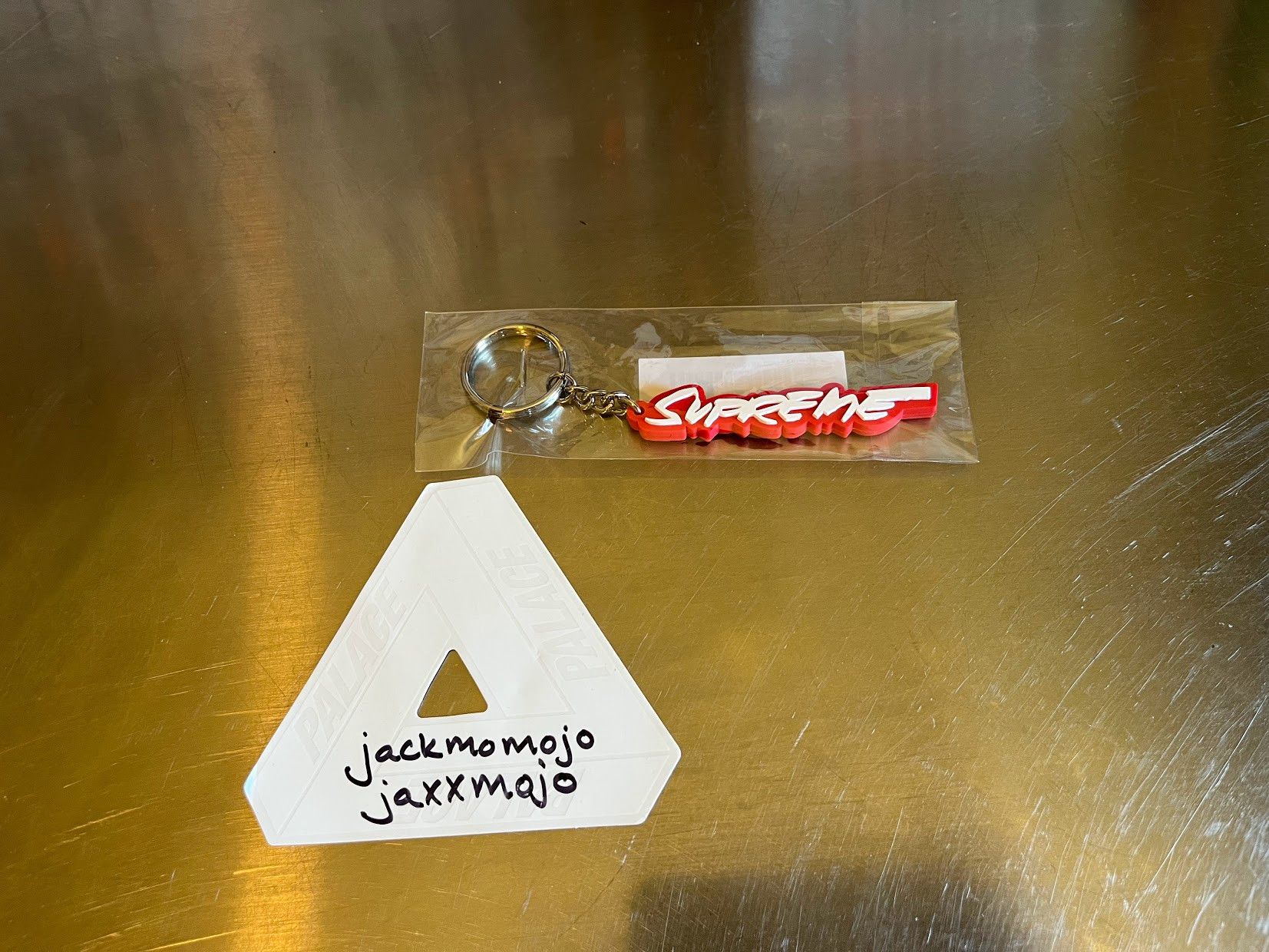 Supreme Supreme Futura Logo Keychain - Red Size ONE SIZE - 3 Thumbnail