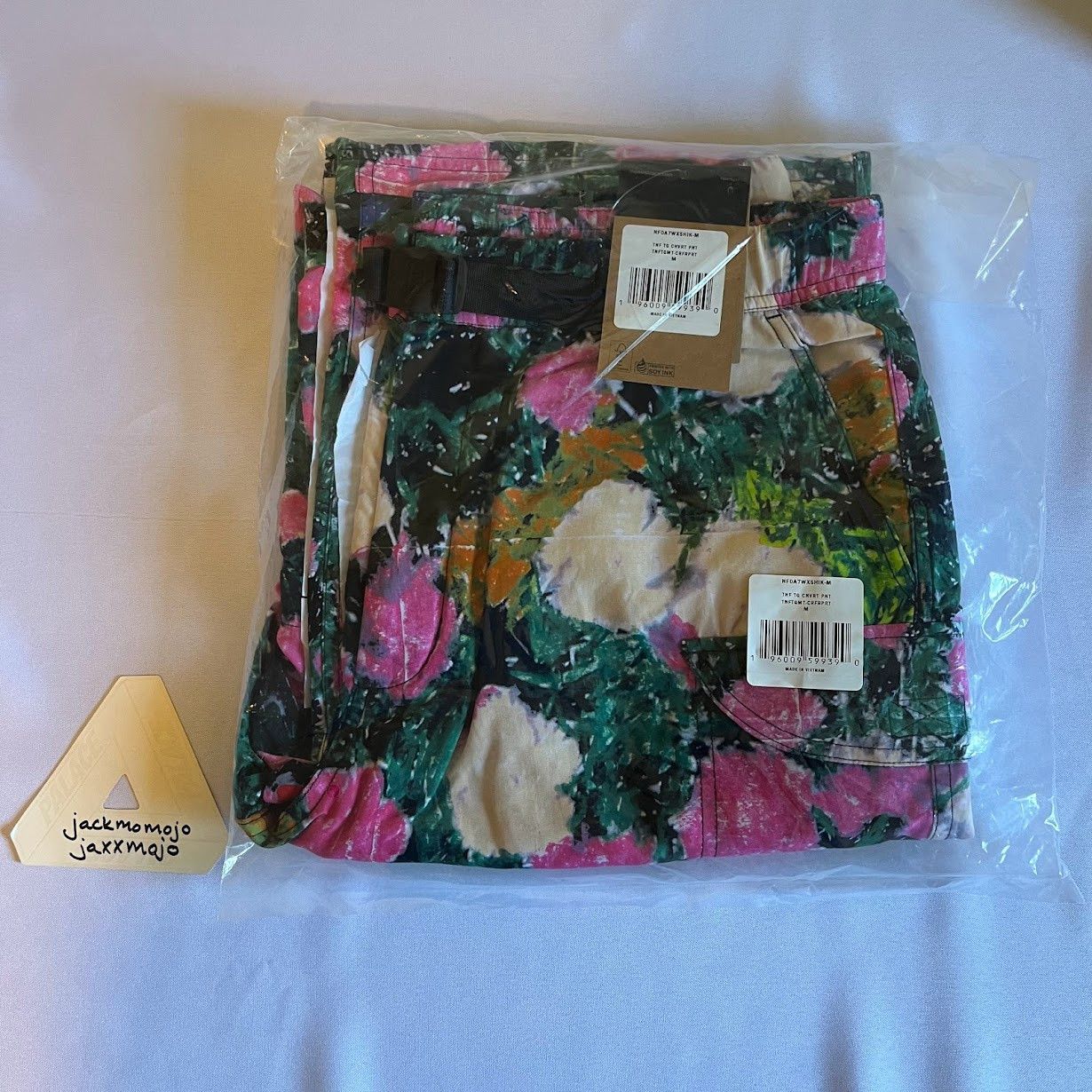 Supreme × The North Face Supreme The North Face Trekking Zip-Off Belted Pant Flowers Size US 34 / EU 50 - 5 Thumbnail