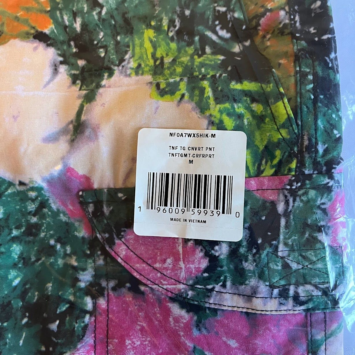 Supreme × The North Face Supreme The North Face Trekking Zip-Off Belted Pant Flowers Size US 34 / EU 50 - 6 Thumbnail